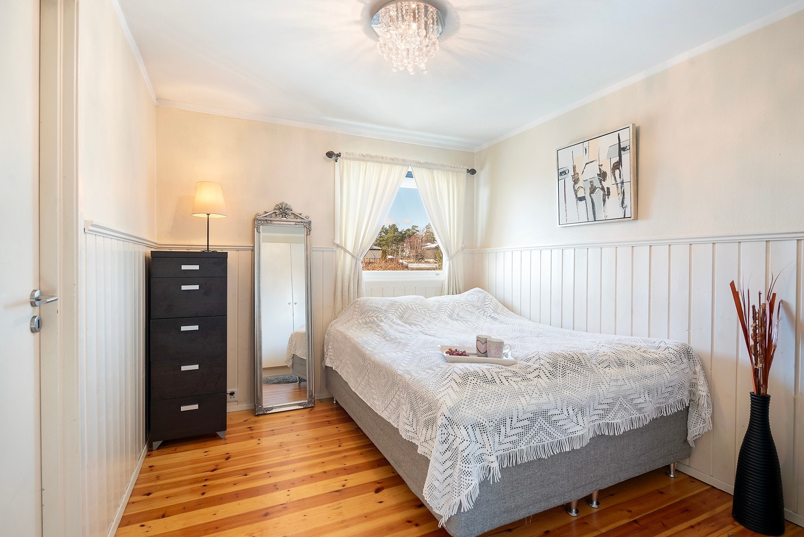 Soverom med stort garderoberom Galleribilde