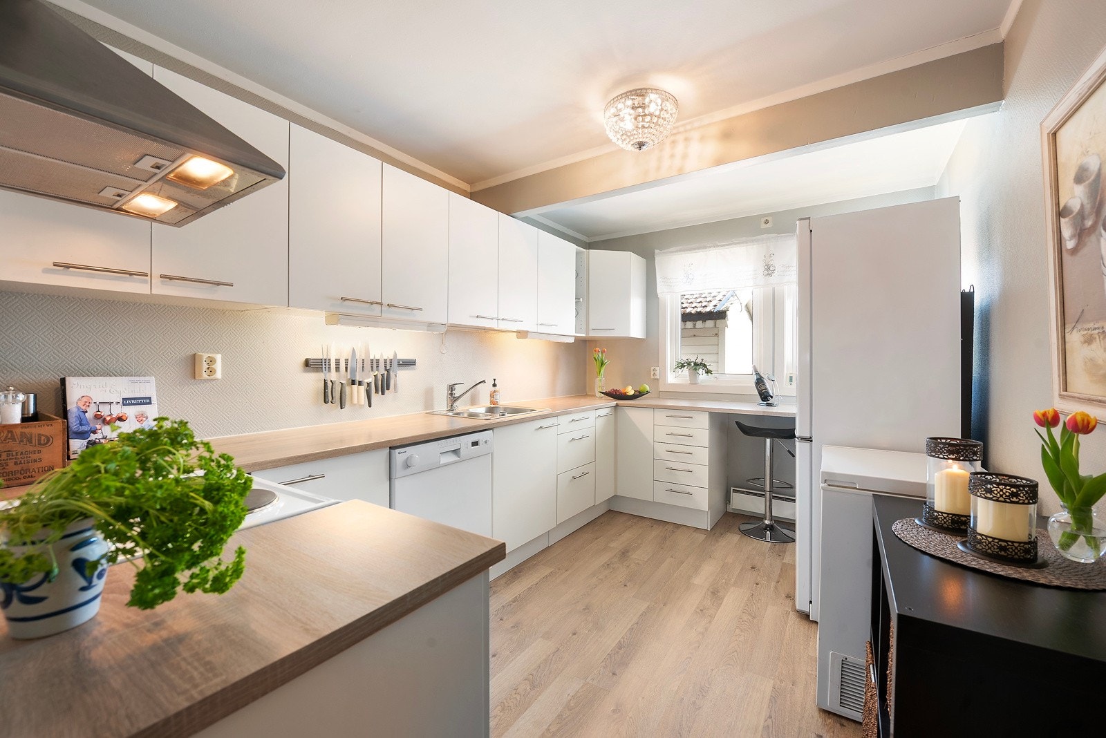 Pent og praktisk kjøkken Galleribilde