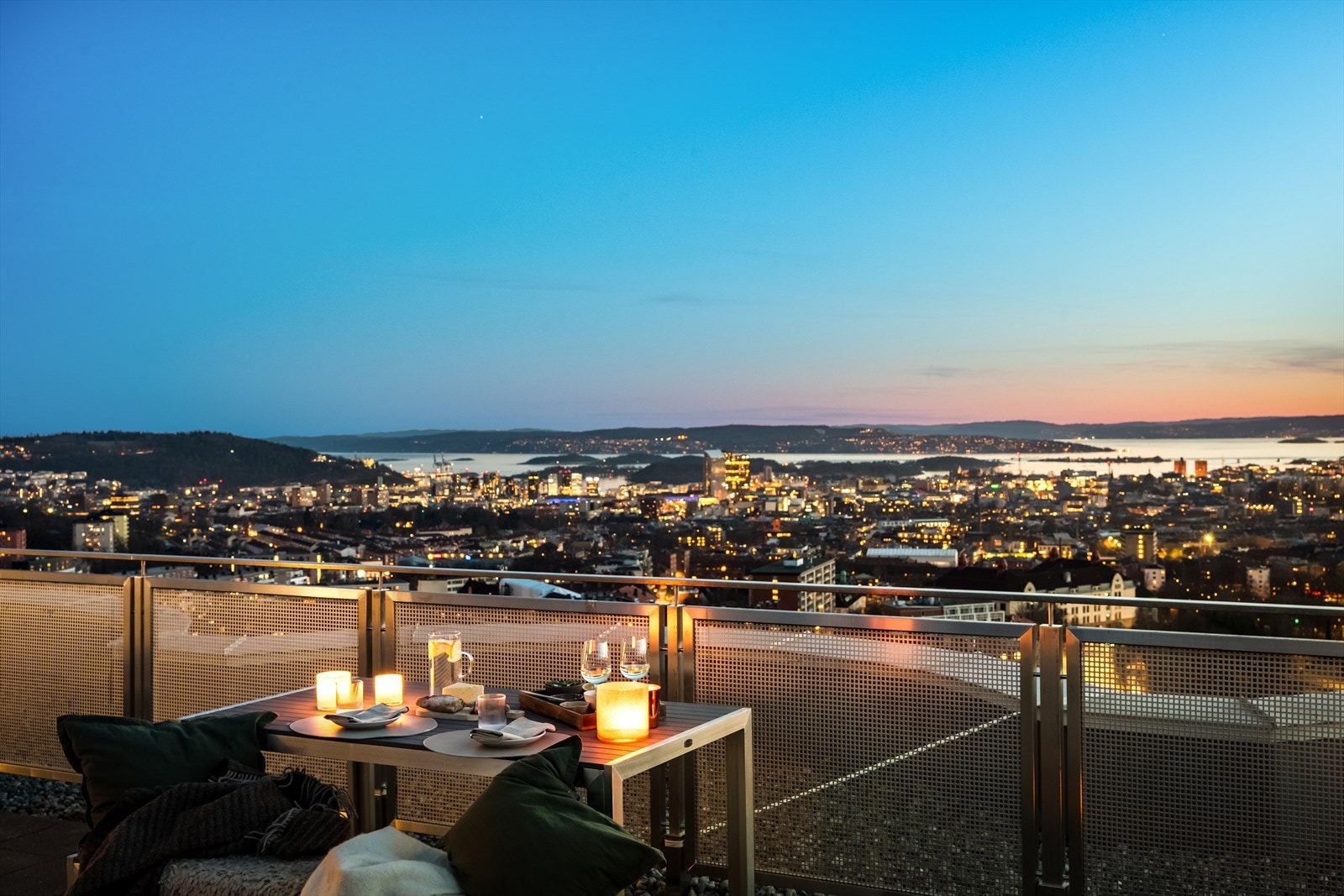 Utsikten er spesielt spektakulær ved solnedgang. Galleribilde