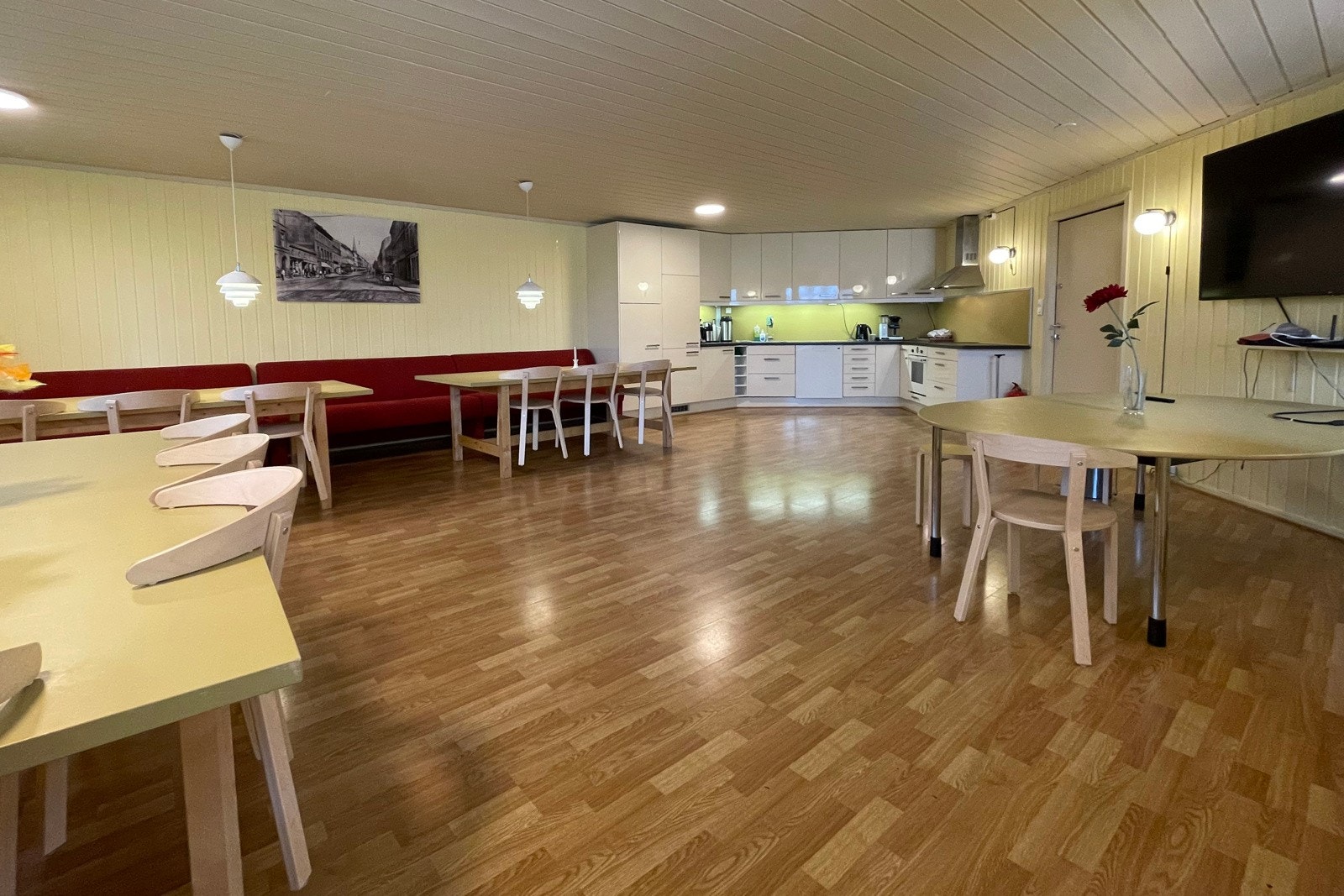 - Brl har fellesrom med kjøkken for beboerne (bilde fra selger) - Galleribilde