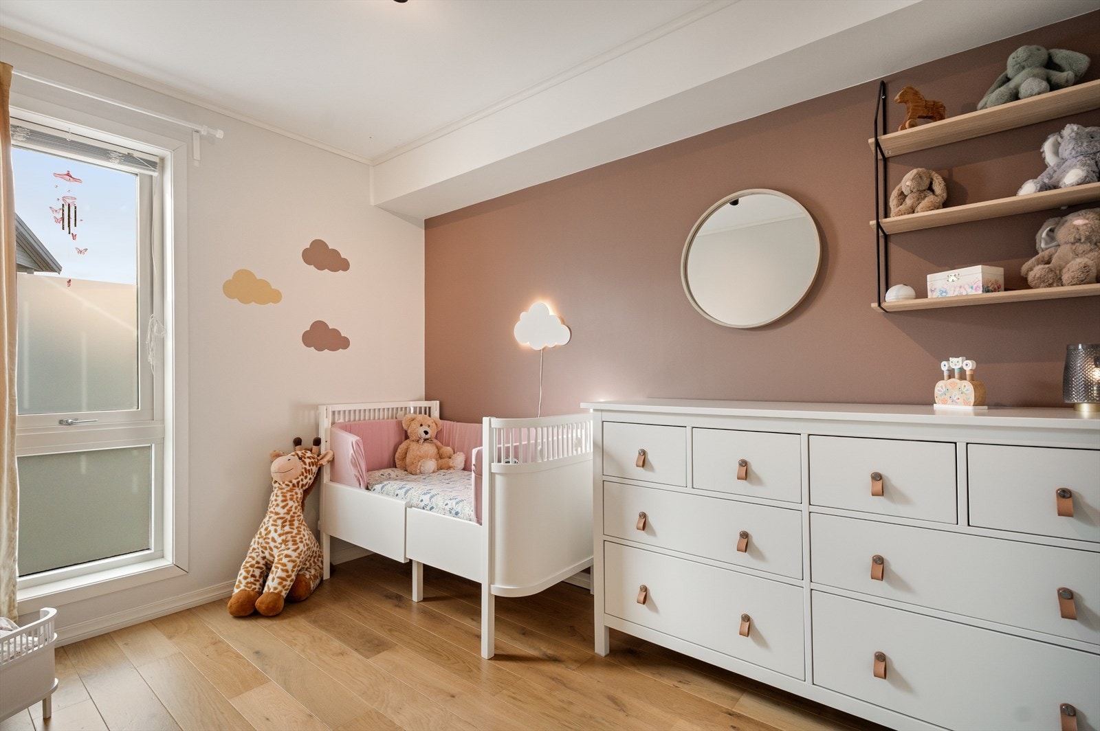Soverom nr 2 måler hhv. 7,3 m², og blir i dag brukt som barnerom. Galleribilde