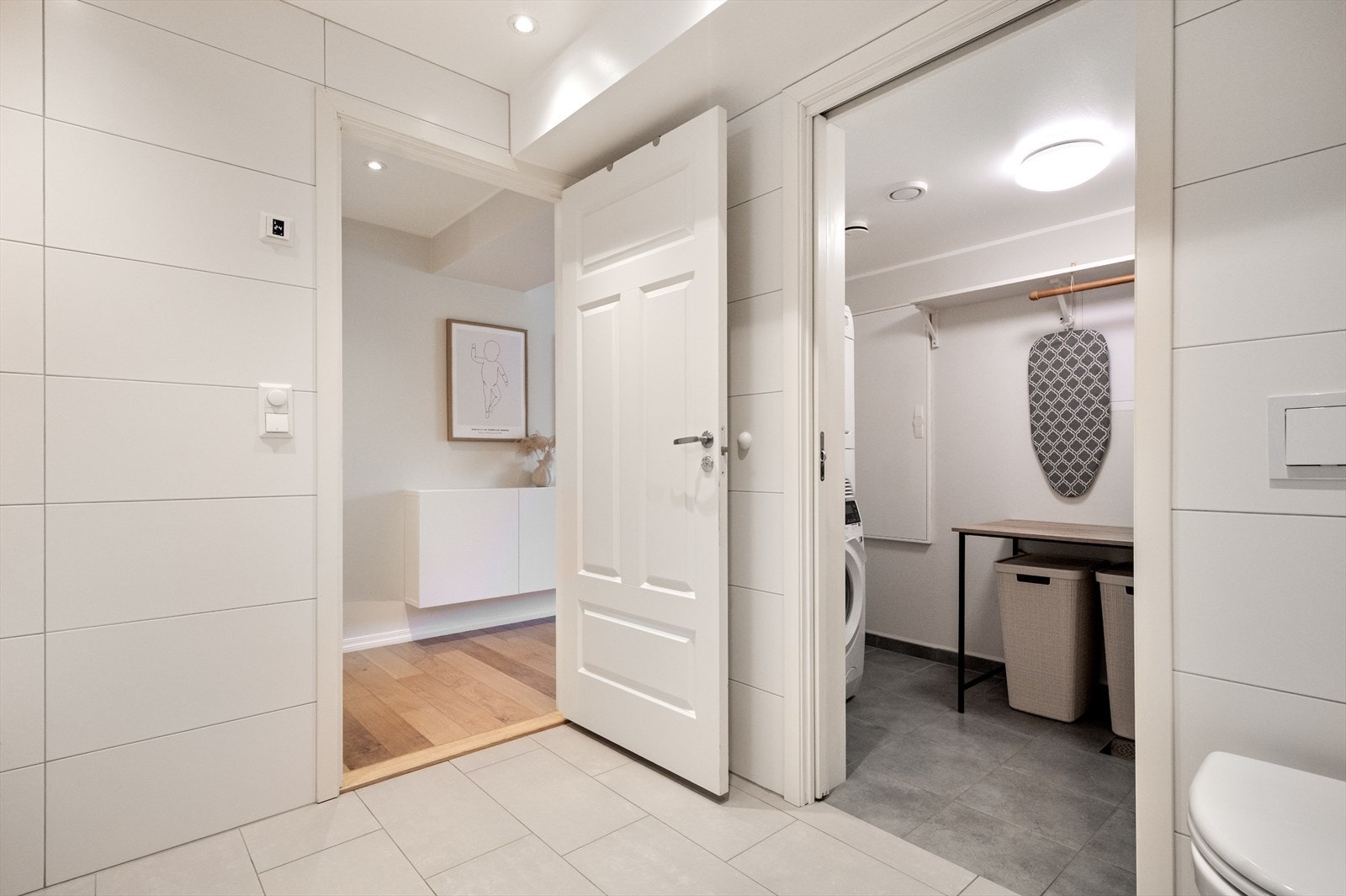 Fra badet er det tilkomst til vaskerommet. Galleribilde