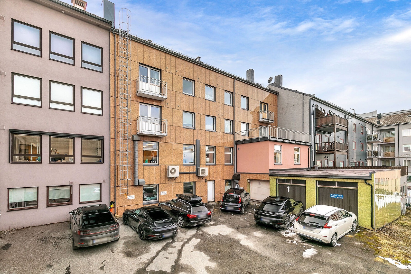 Bakside Galleribilde