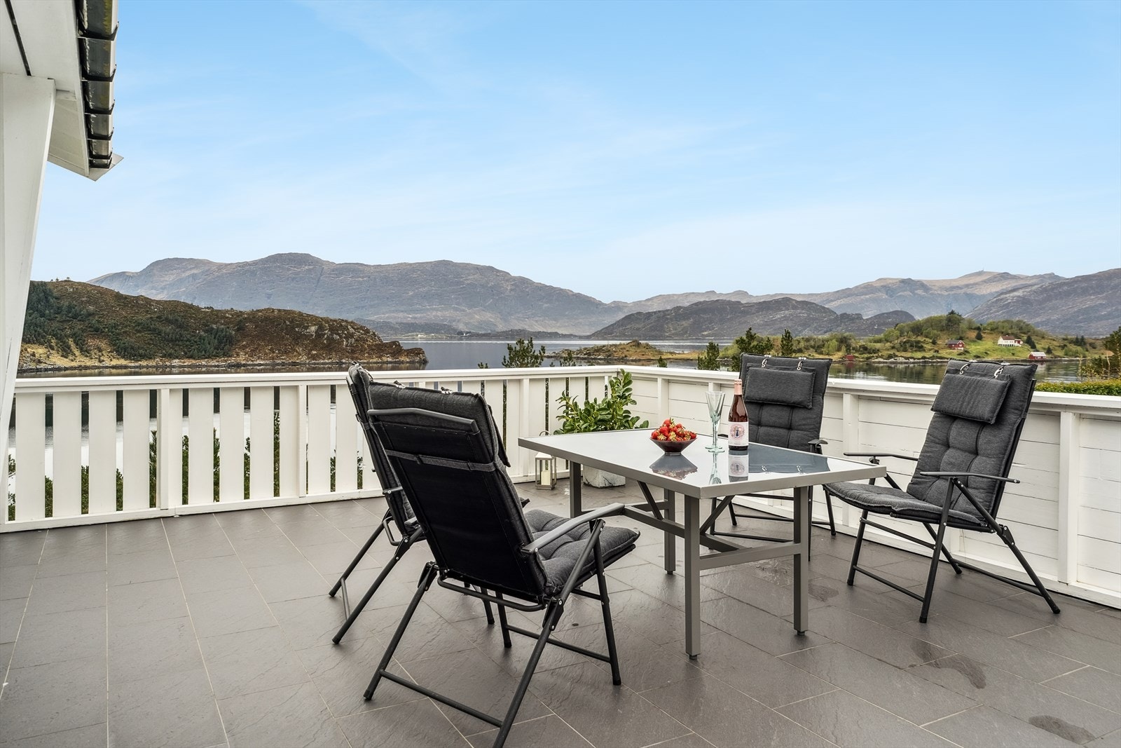 Den perfekte staden å nyte måltida utandørs, samt ettermiddagssola og solnedgangen. Galleribilde