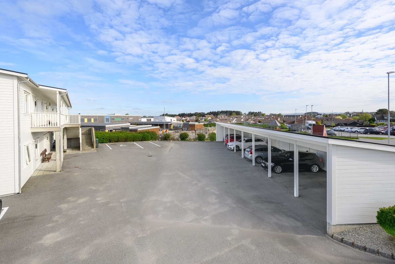 Parkering i carport, Galleribilde
