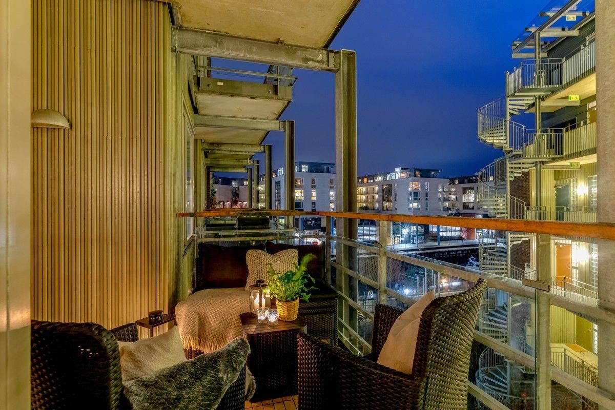 Balkongen med sol fra 1430 til 1800 på sommerstid Galleribilde