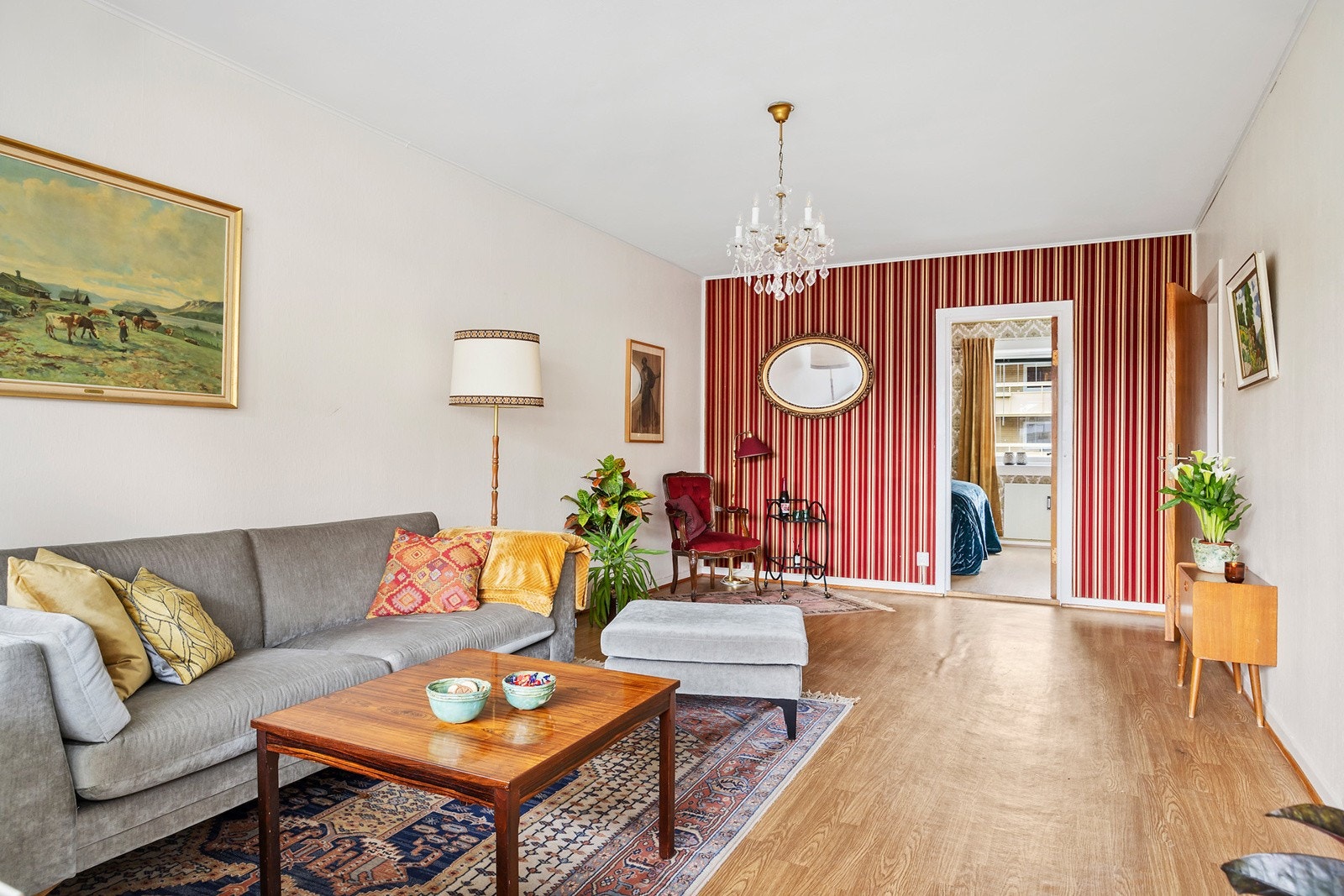 Leiligheten er lys og gjennomgående med fin beliggenhet i 3. etasje Galleribilde