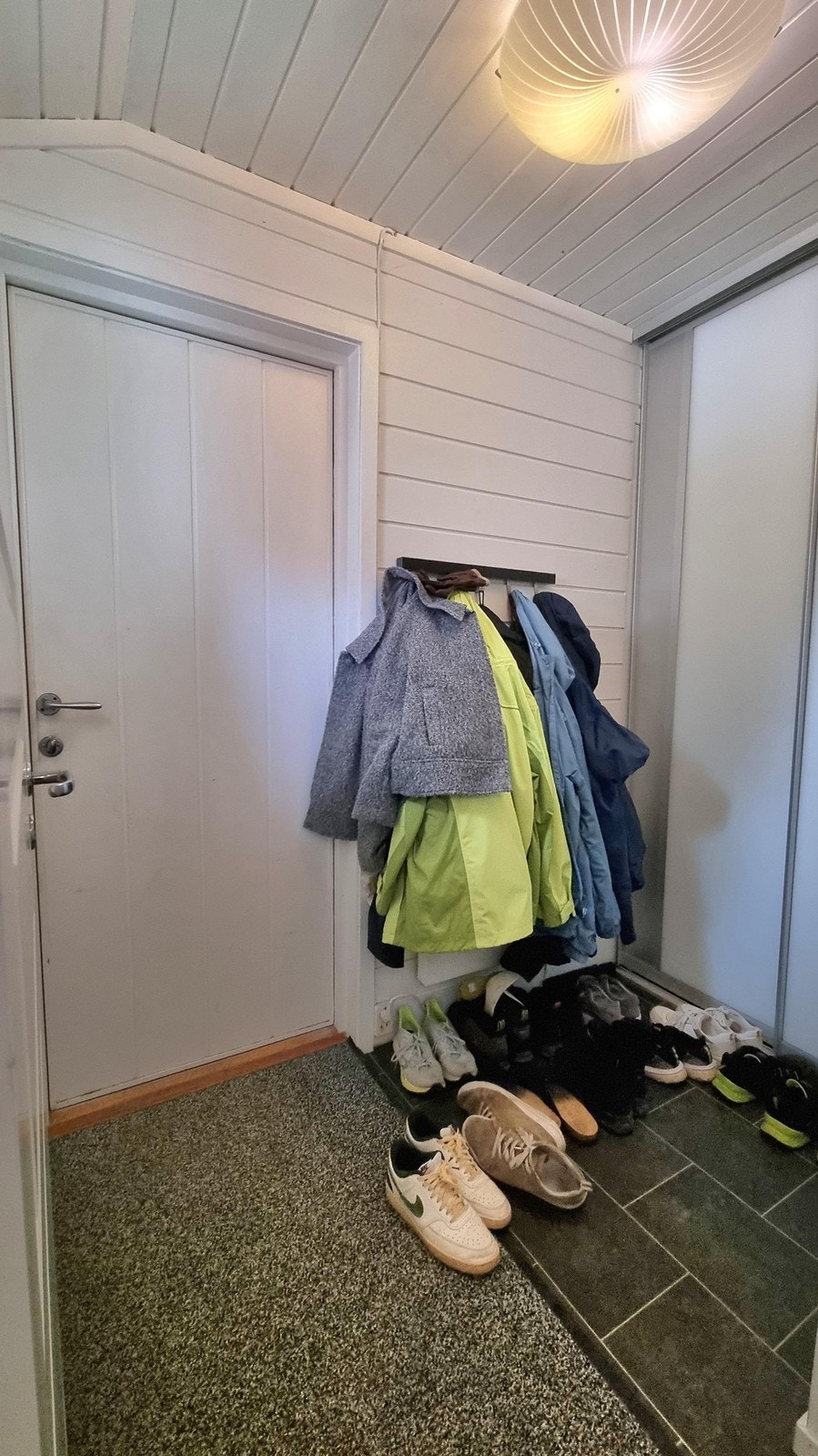 I yttergang er det skyvedørsgarderobe Galleribilde