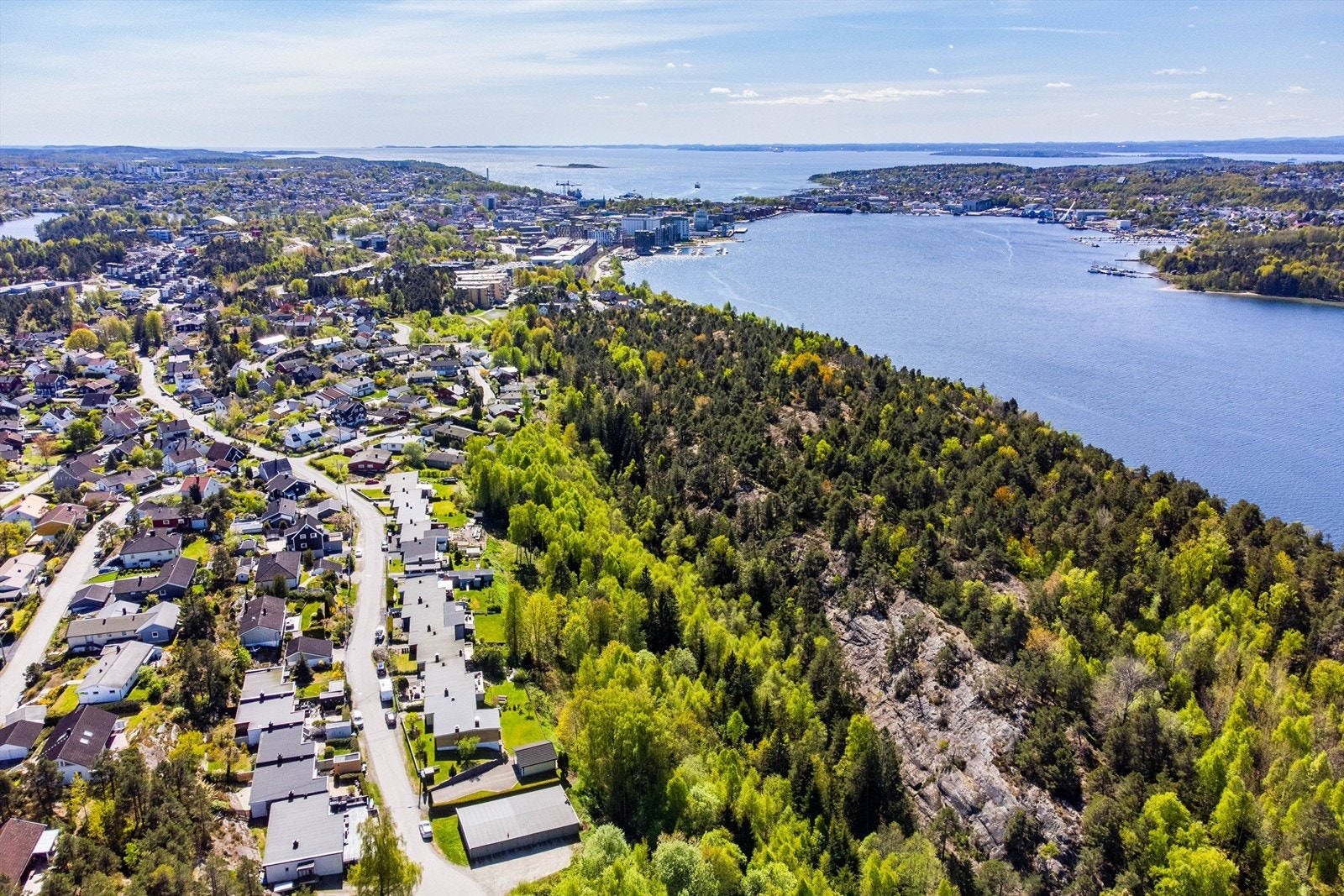 Til sentrum og togstasjonen er det kun en kort sykkeltur fra Gamleveien. Galleribilde