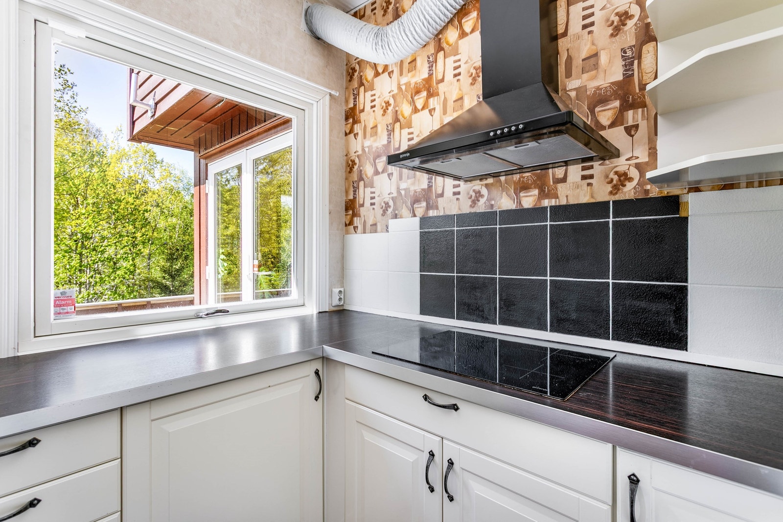 Av hvitevarer på kjøkkenet medfølger de integrerte. Galleribilde