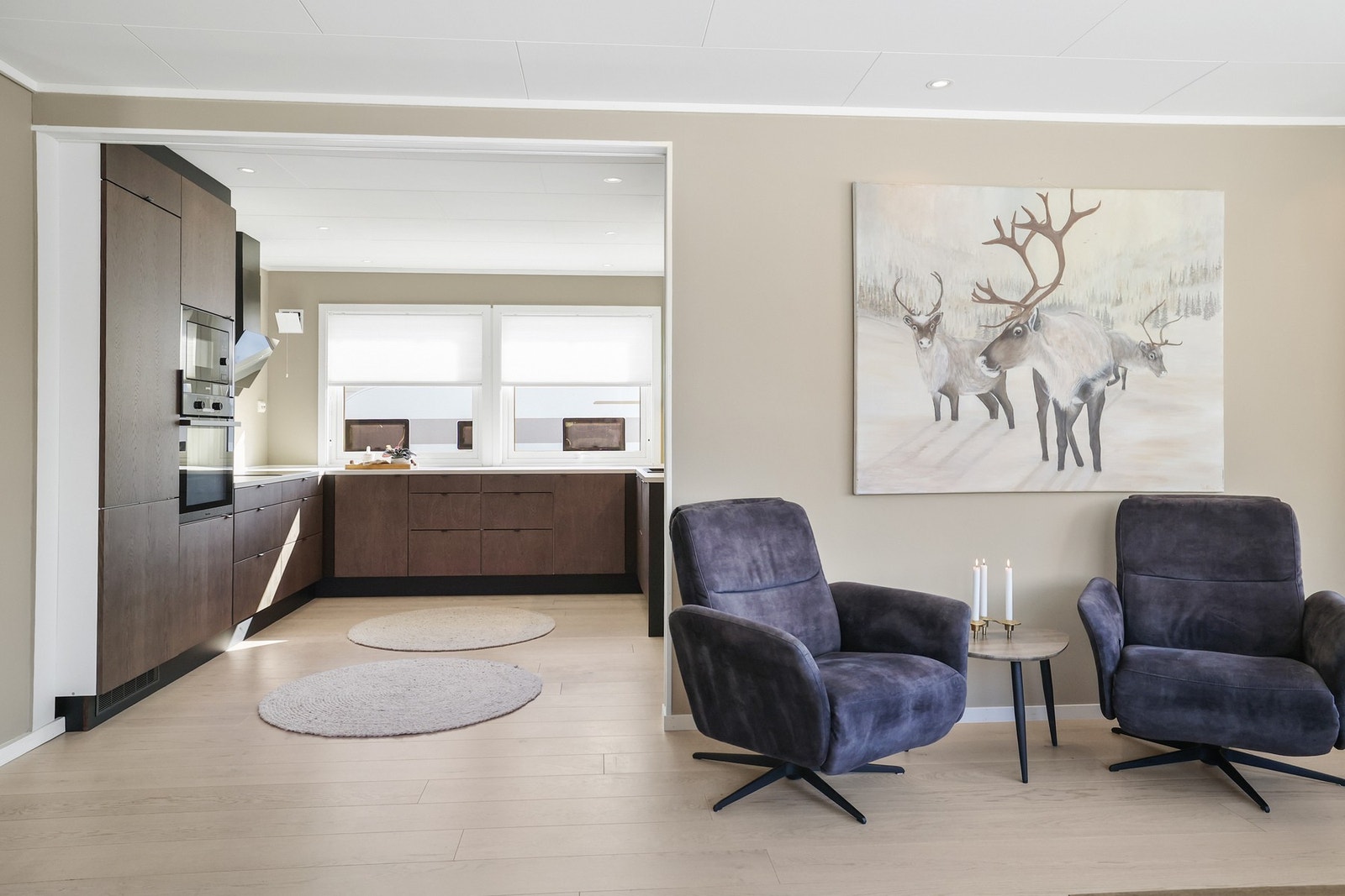 Stue mot kjøkken Galleribilde