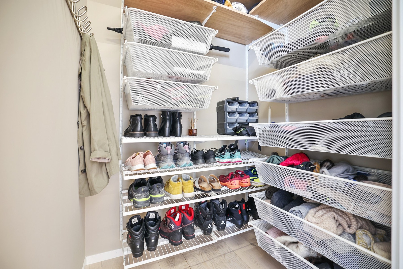 Garderoberom i nærheten av entré Galleribilde