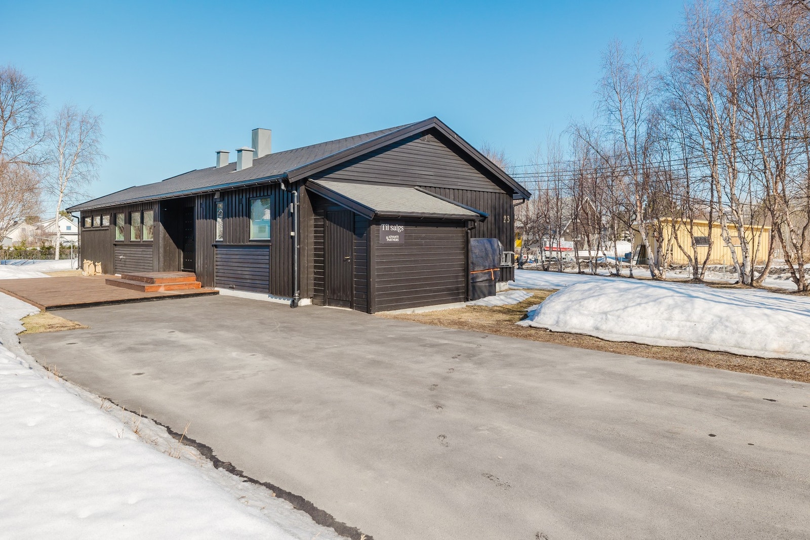 Asfaltert parkering Galleribilde