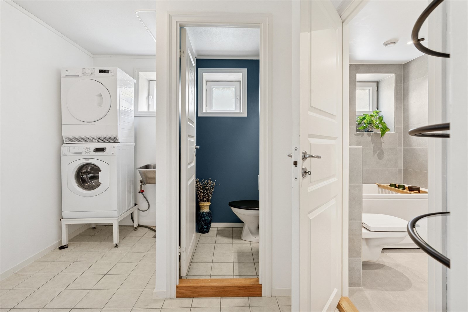 Eget vaskerom og WC i eget rom. Galleribilde