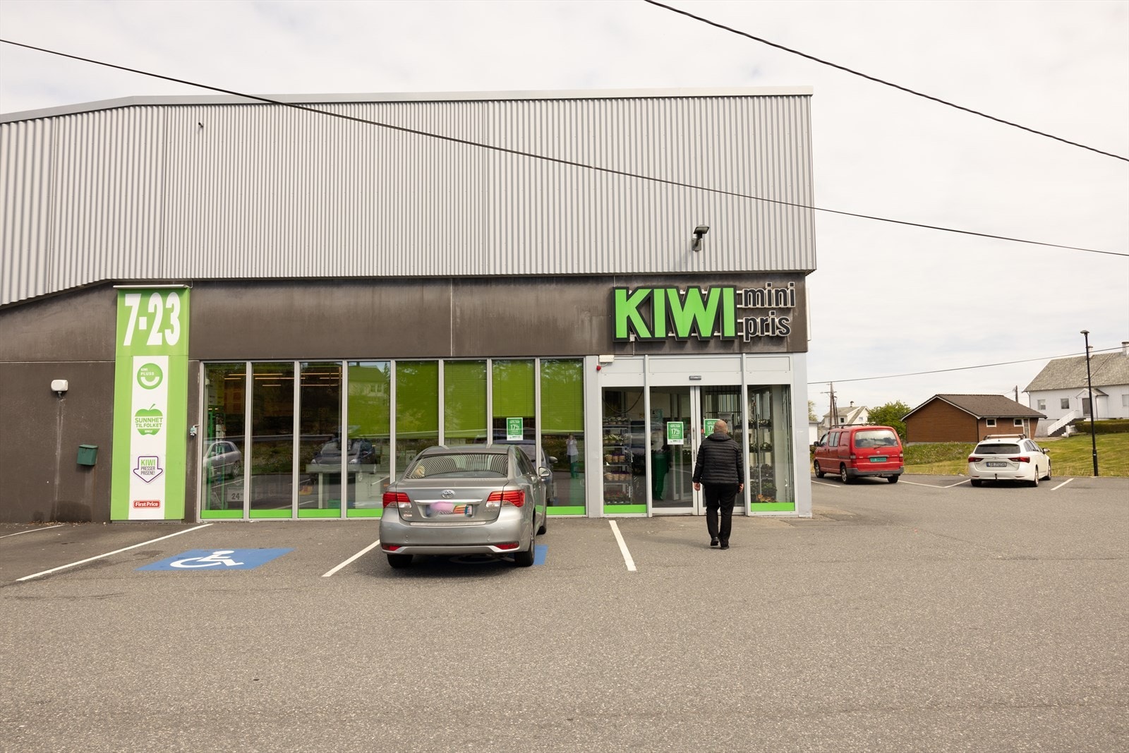 Kiwi Ågotnes er ca. 700 meter fra boligen. Galleribilde