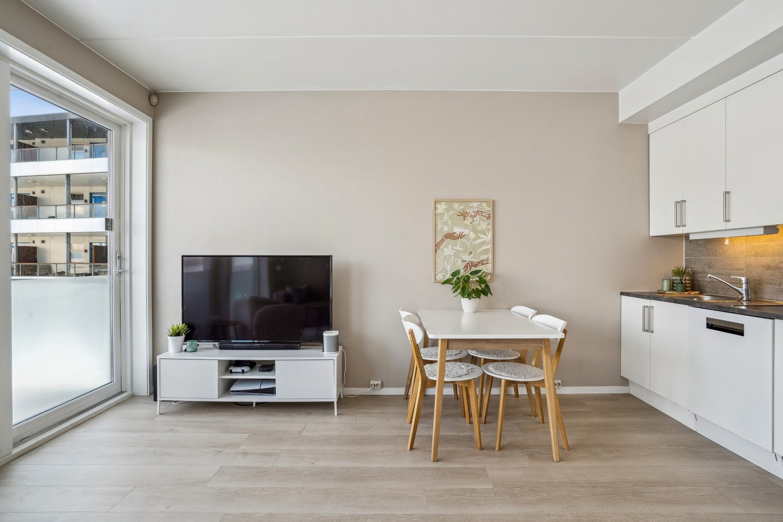 Stue og kjøkken Galleribilde