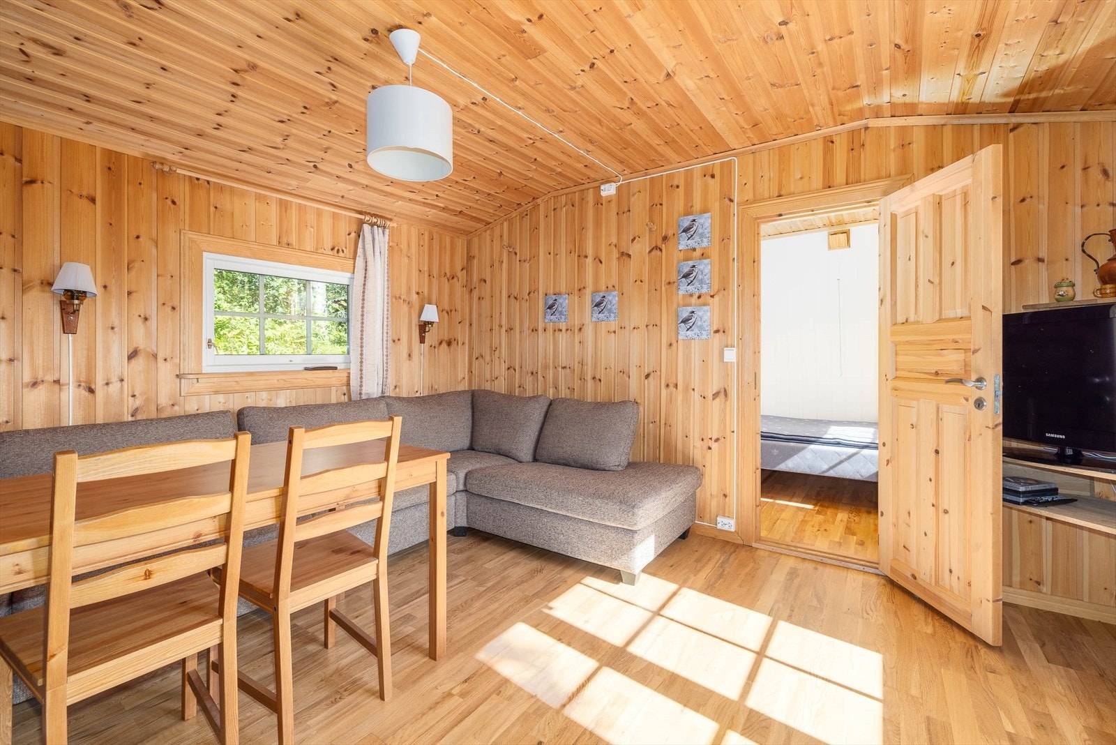 Hytten selges nøkkelklar med innbo Galleribilde