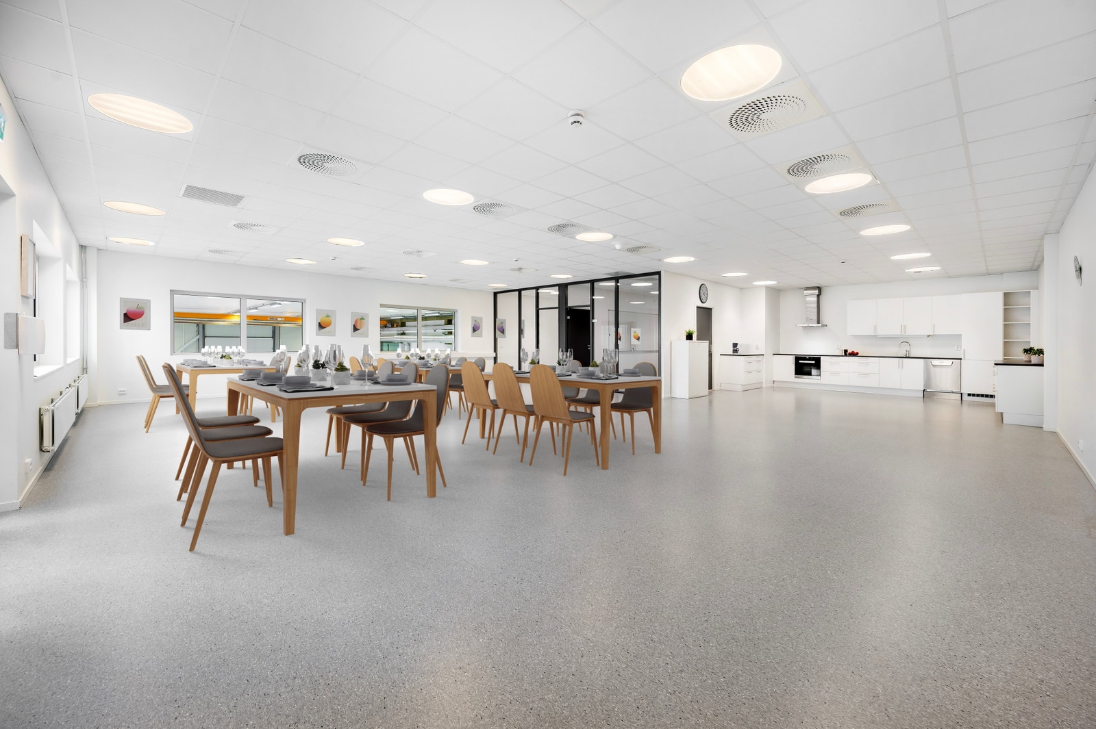 Stor fin kantine i 2. etasje med kjøkken og to møterom Galleribilde