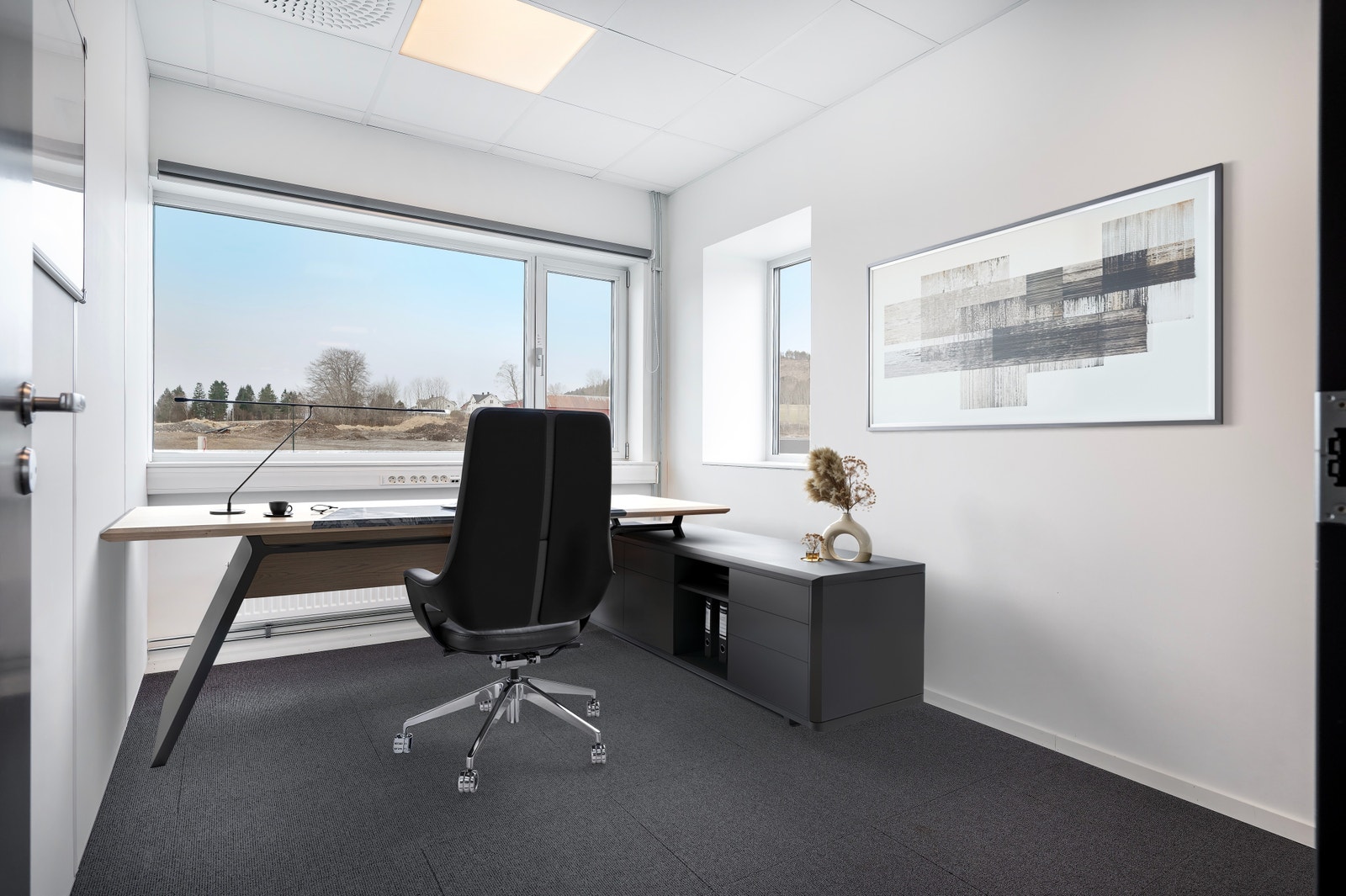 Kontorene har solskjerming og muligheter for individuell styring av temperatur Galleribilde