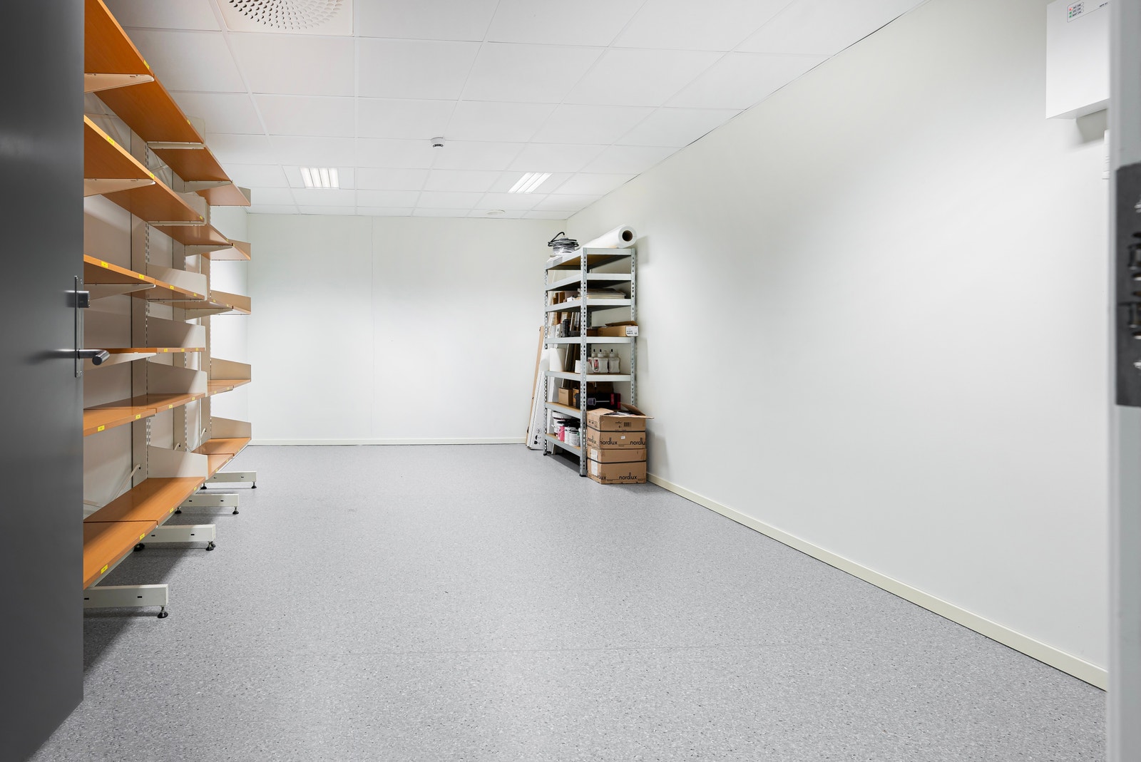 Disponibelt lager i 1. etasje Galleribilde