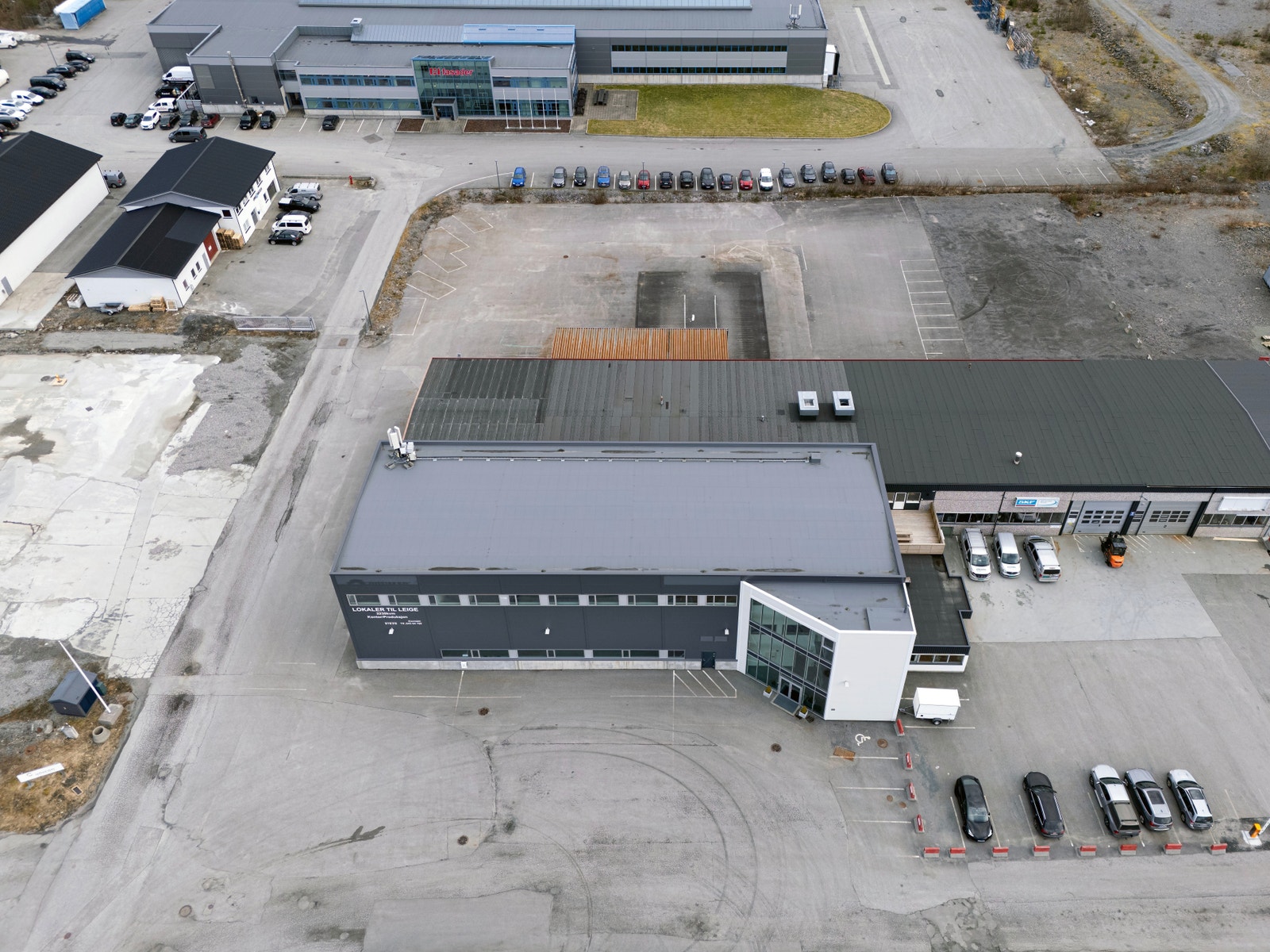 Disponibelt areal på hele baksiden av bygningsmassen Galleribilde