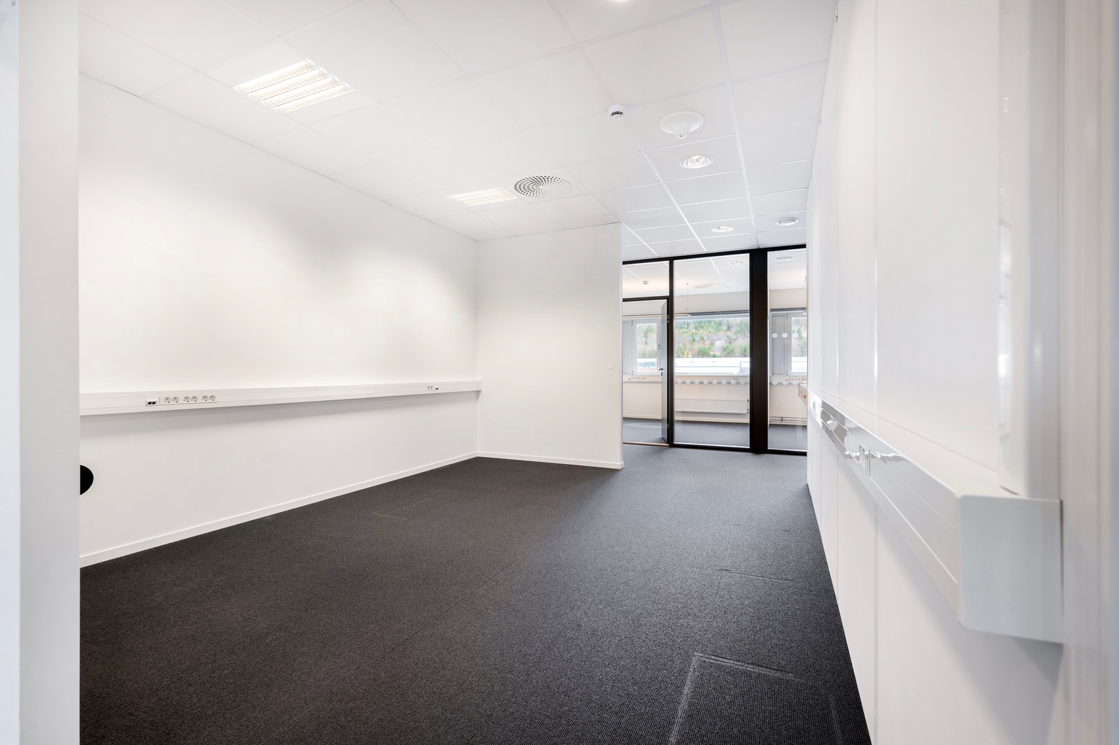 Fellesareal i kontordelen for printere og lager Galleribilde