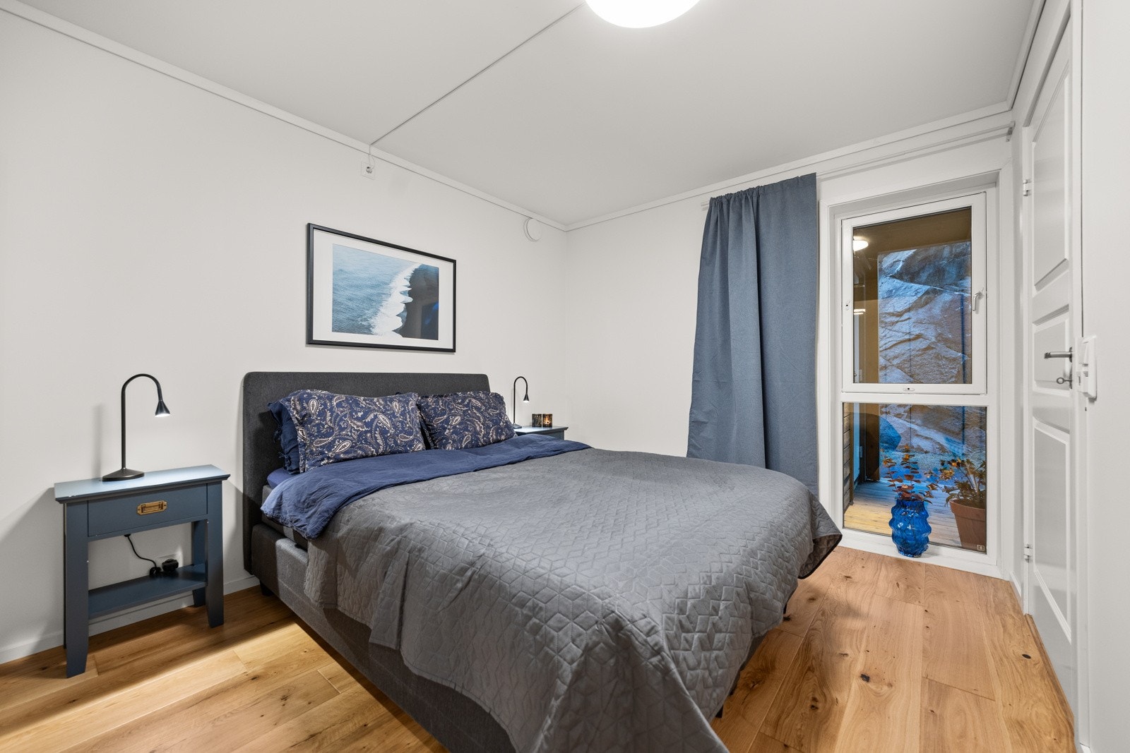 Hovedsoverom med god plass til dobbeltsengen. Galleribilde