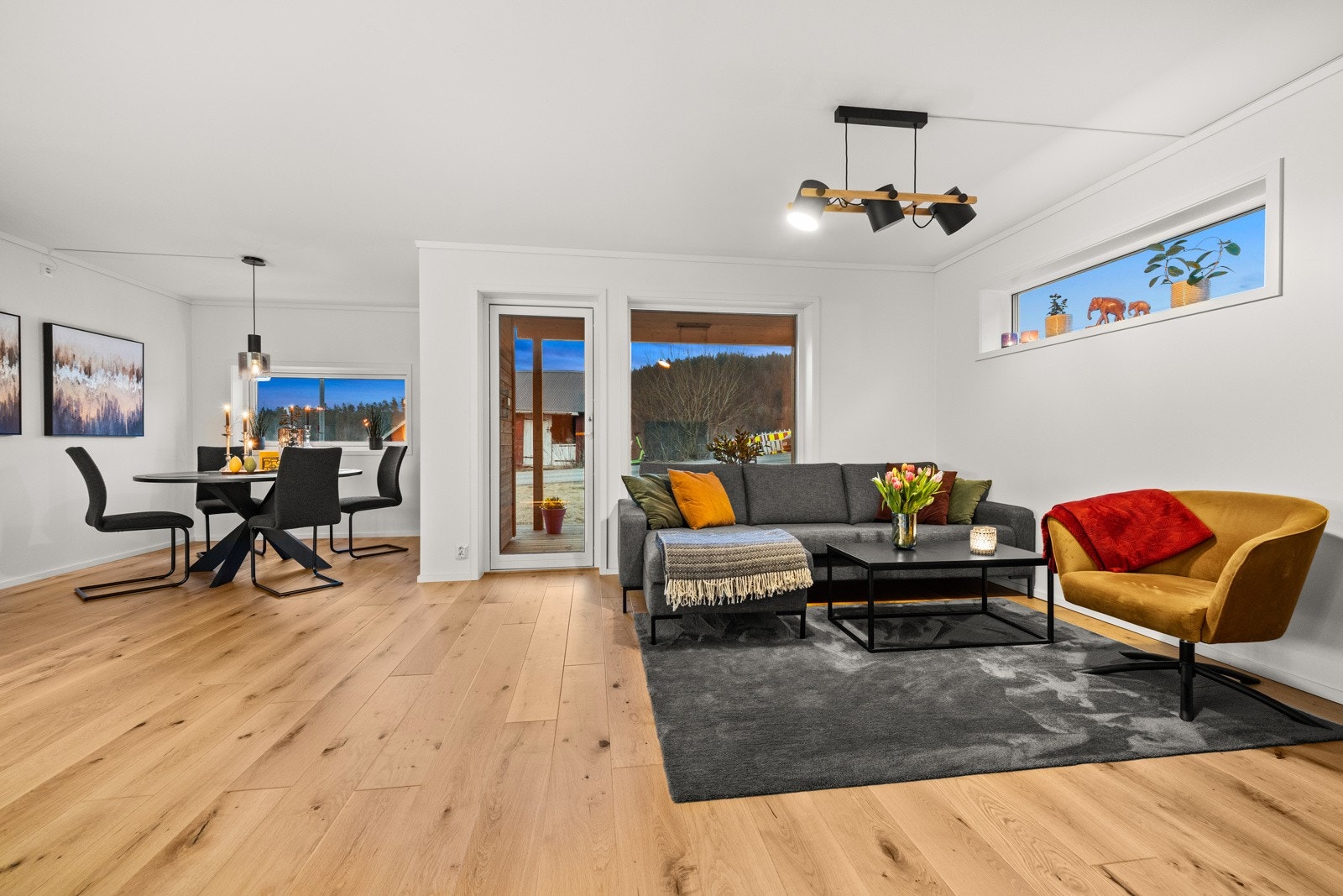 Moderne og tidløst. Parkett på gulvet. Galleribilde