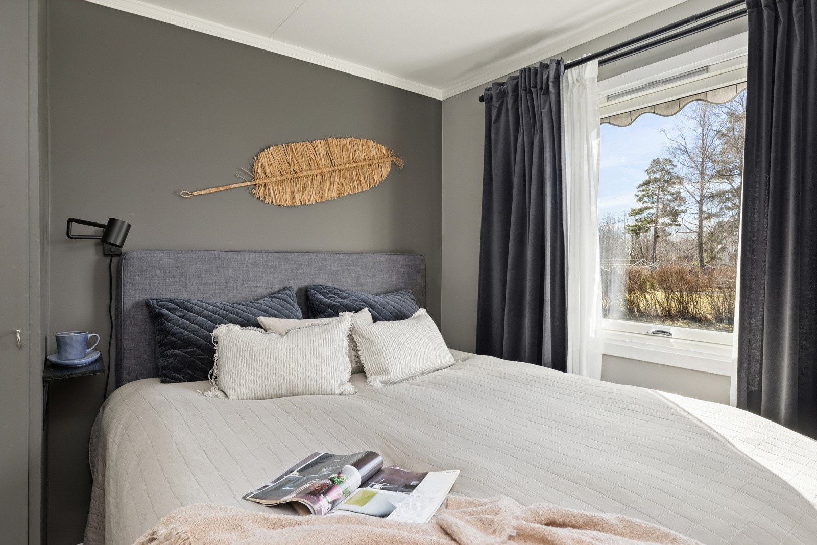 Boligen har tre gode soverom, alle beliggende i andre etasje. Galleribilde