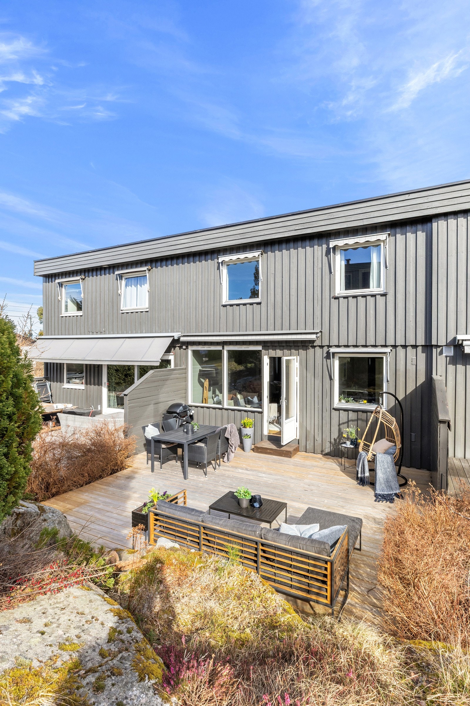 Sameiet har også store fellesområder med lekeplass, dukkestue og trampoline. Galleribilde