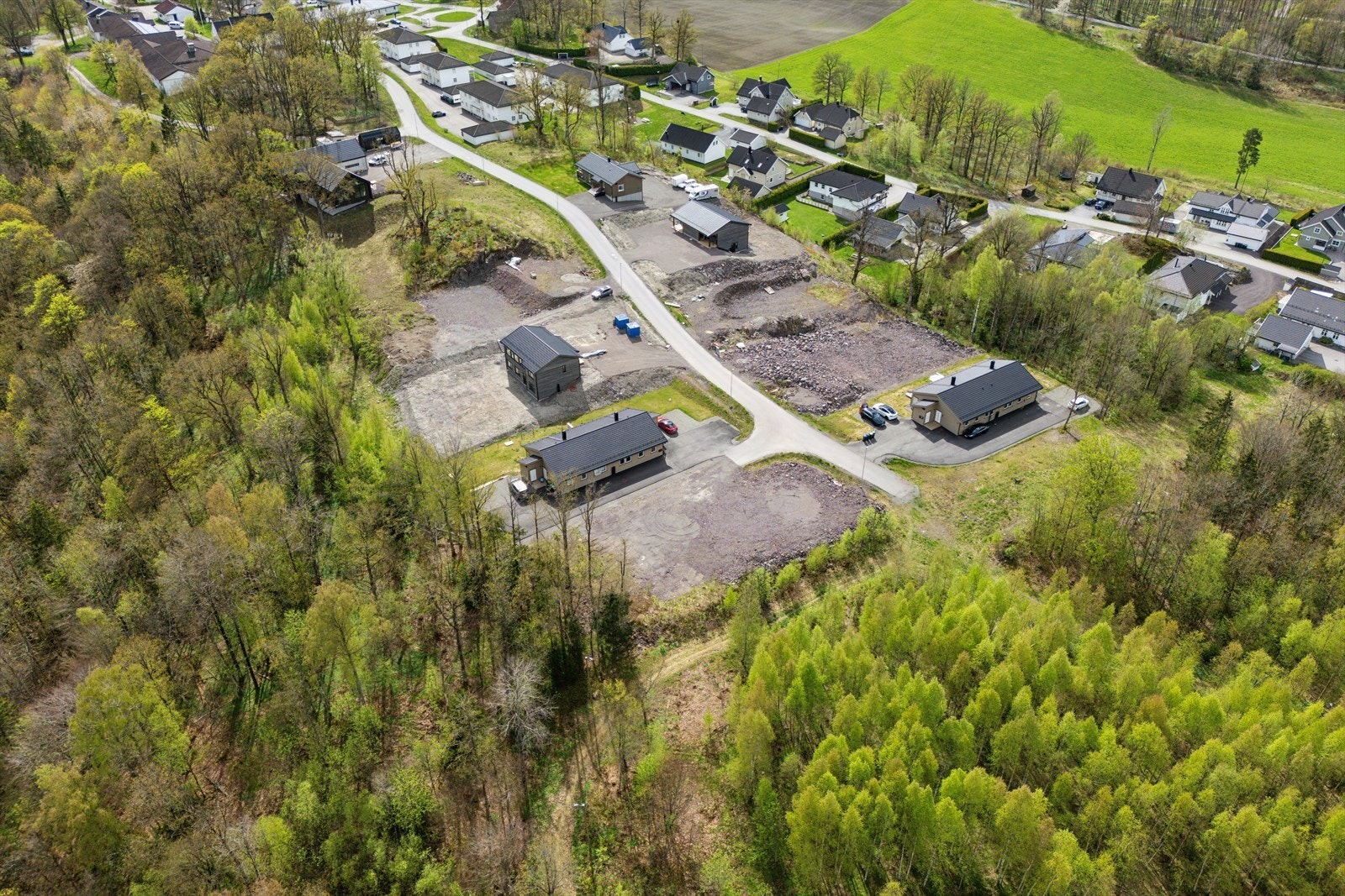 Ligger nederst i det nye boligfeltet i Fon. Galleribilde