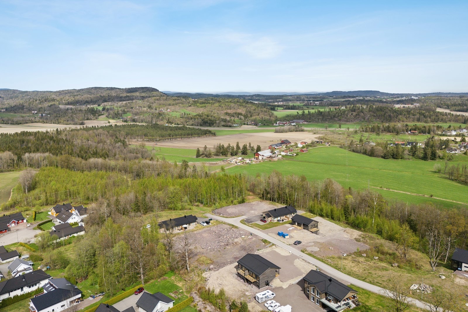 Tomten ligger nord/øst i feltet. Galleribilde