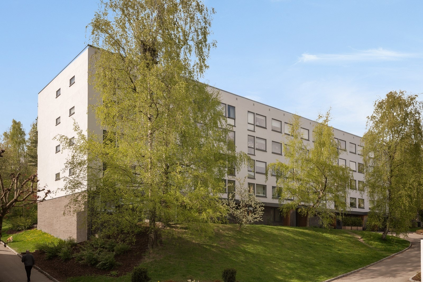 Borettslag har den siste tiden har fått et stort løft med omfattende oppussing av bl.a. inngangspartier, fasader, vinduer og balkonger. Hele området har blitt enda hyggeligere og gjort Setra Borettslag til et svært fint sted å bo! Galleribilde