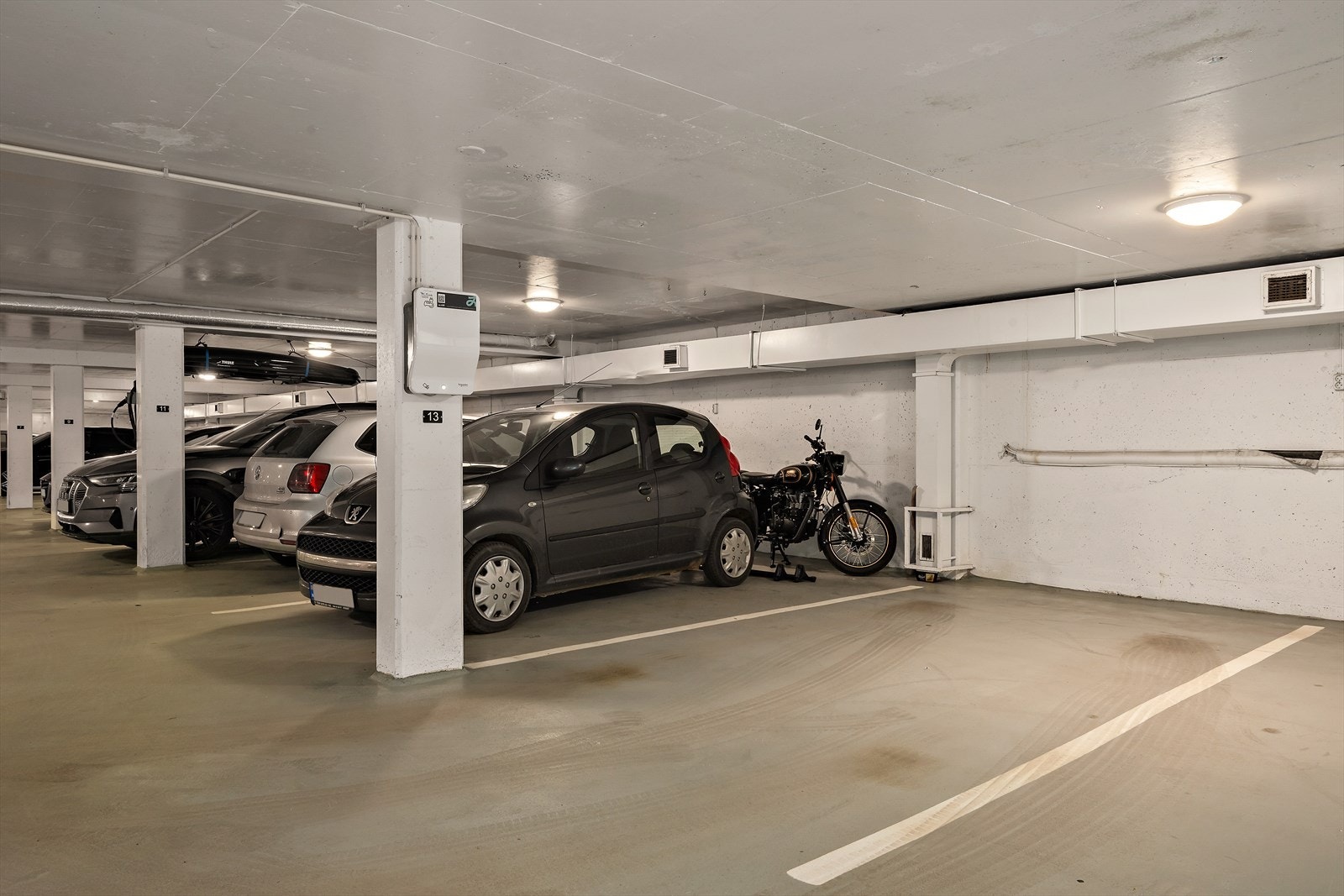 Til leiligheten medfølger garasjeplass med elbillader i felles parkeringsanlegg i Hovseterveien 70 Galleribilde