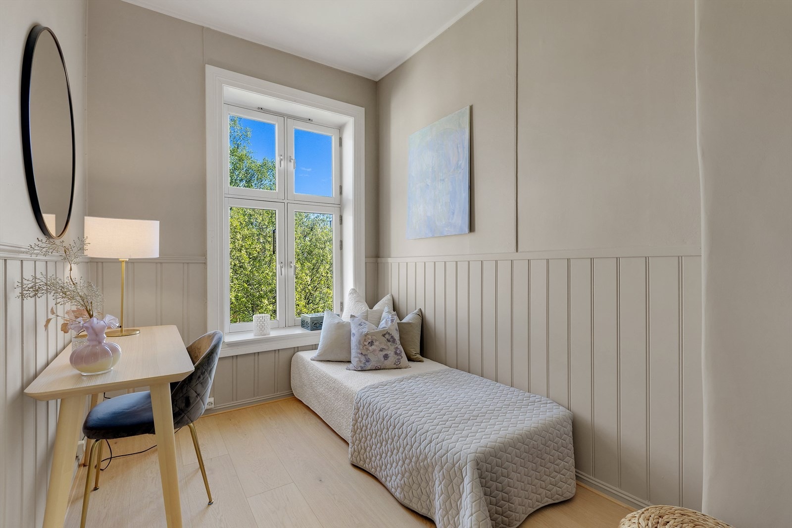 Begge soverommene vender i sin helhet mot koselig og rolig bakgård. Soverom 2 kan i tillegg benyttes som hjemmekontor. Galleribilde