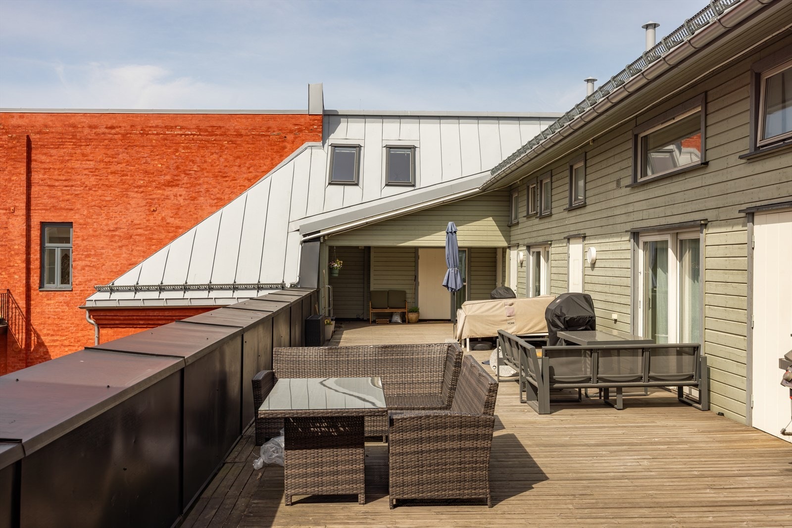 Borettslaget har hyggelig, felles takterrasse med utemøbler og grill. Galleribilde