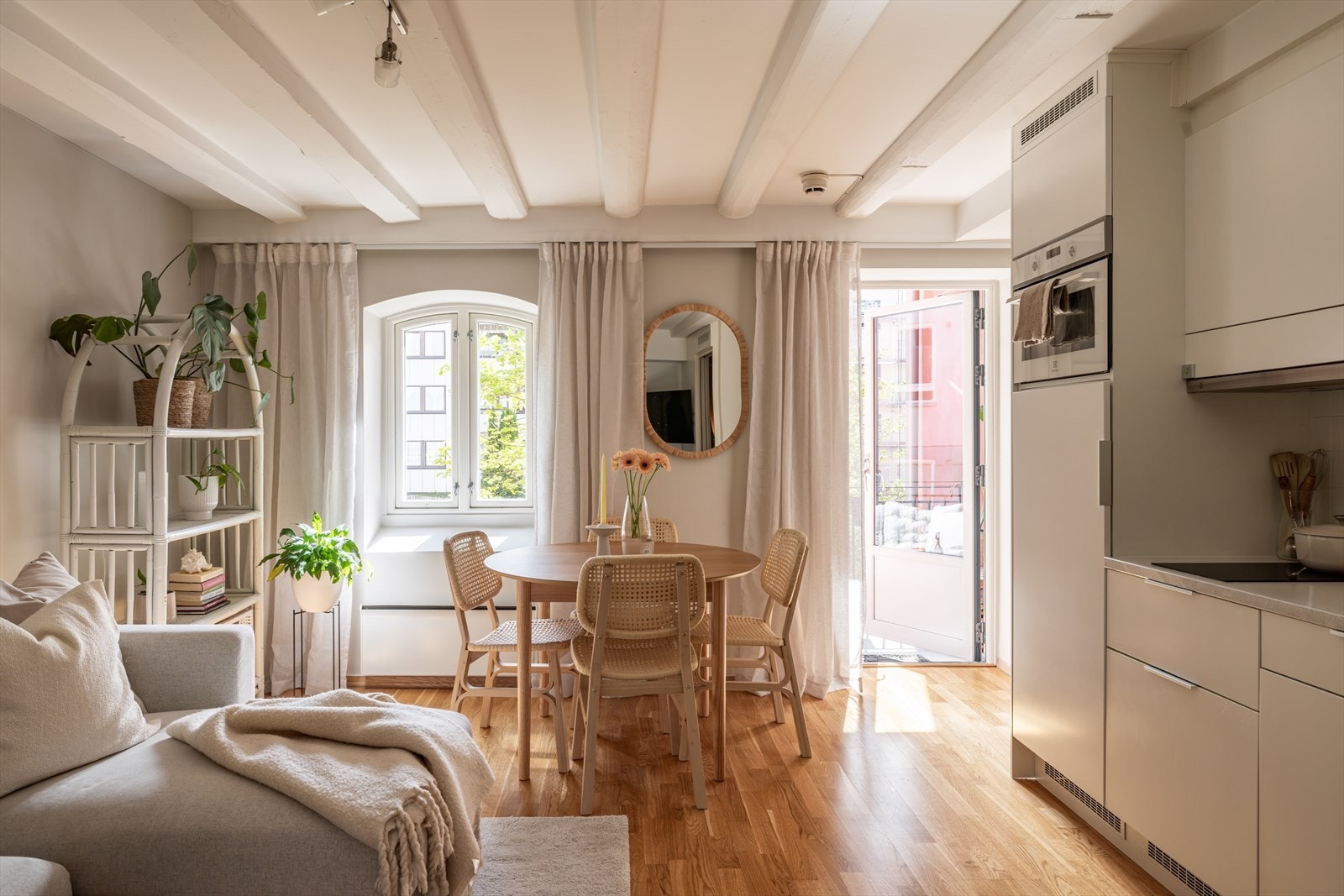 Leiligheten inneholder entré, bad, stue med åpen kjøkkenløsning og alkove. Galleribilde