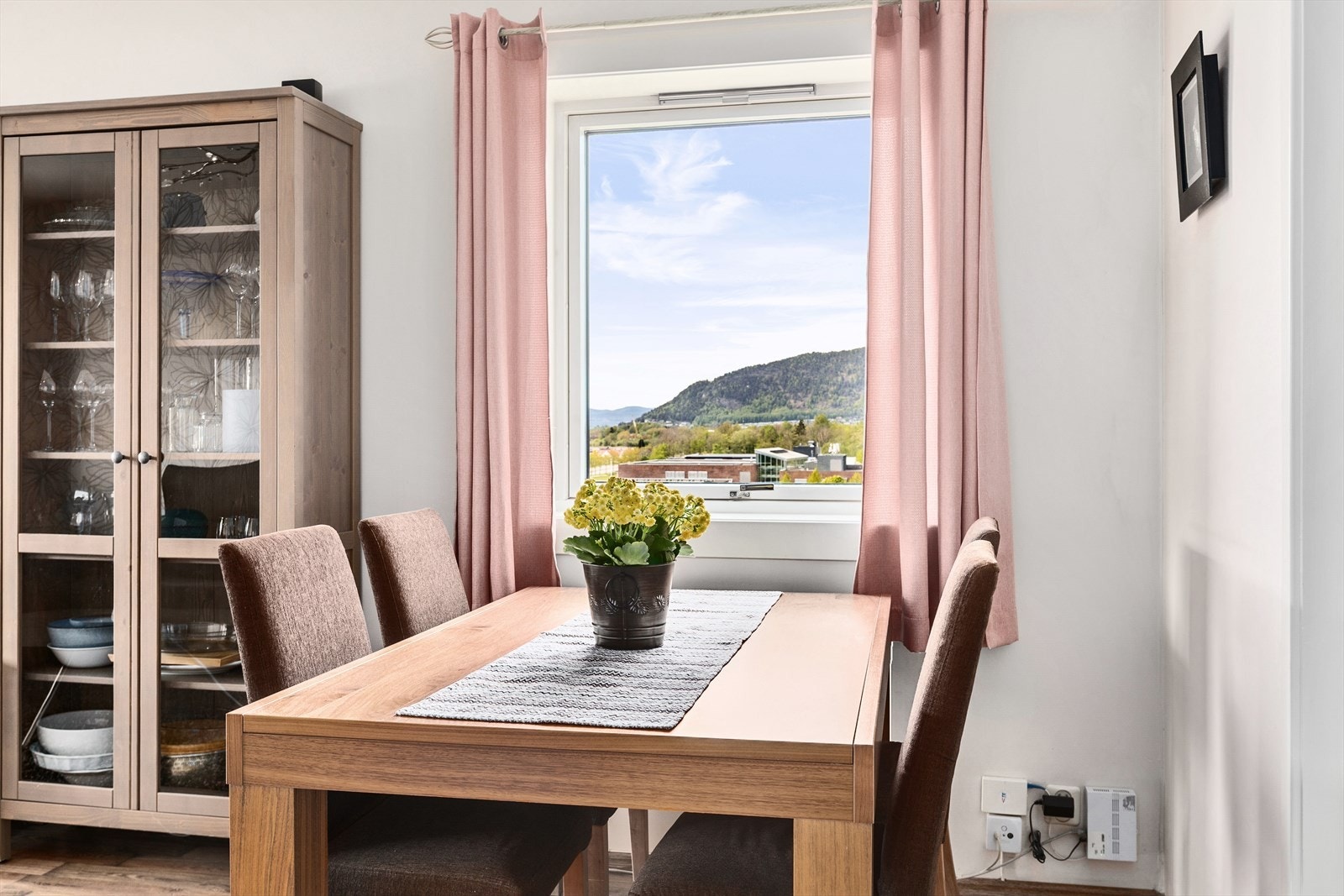 Hyggelig utsikt fra spiseplassen Galleribilde