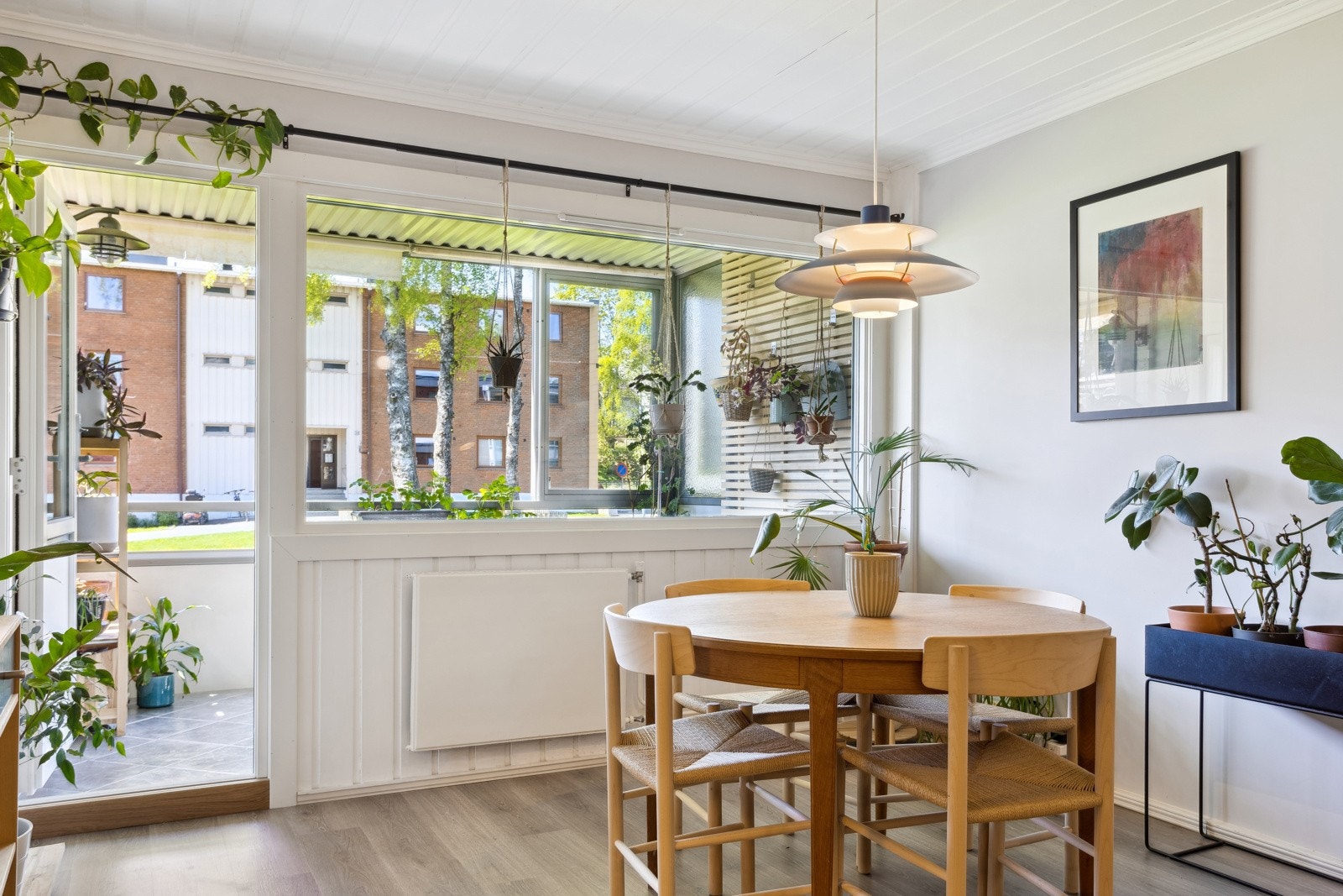 Her har du god plass rundt bordet til å samle både venner og familie til hyggelige anledninger. Galleribilde