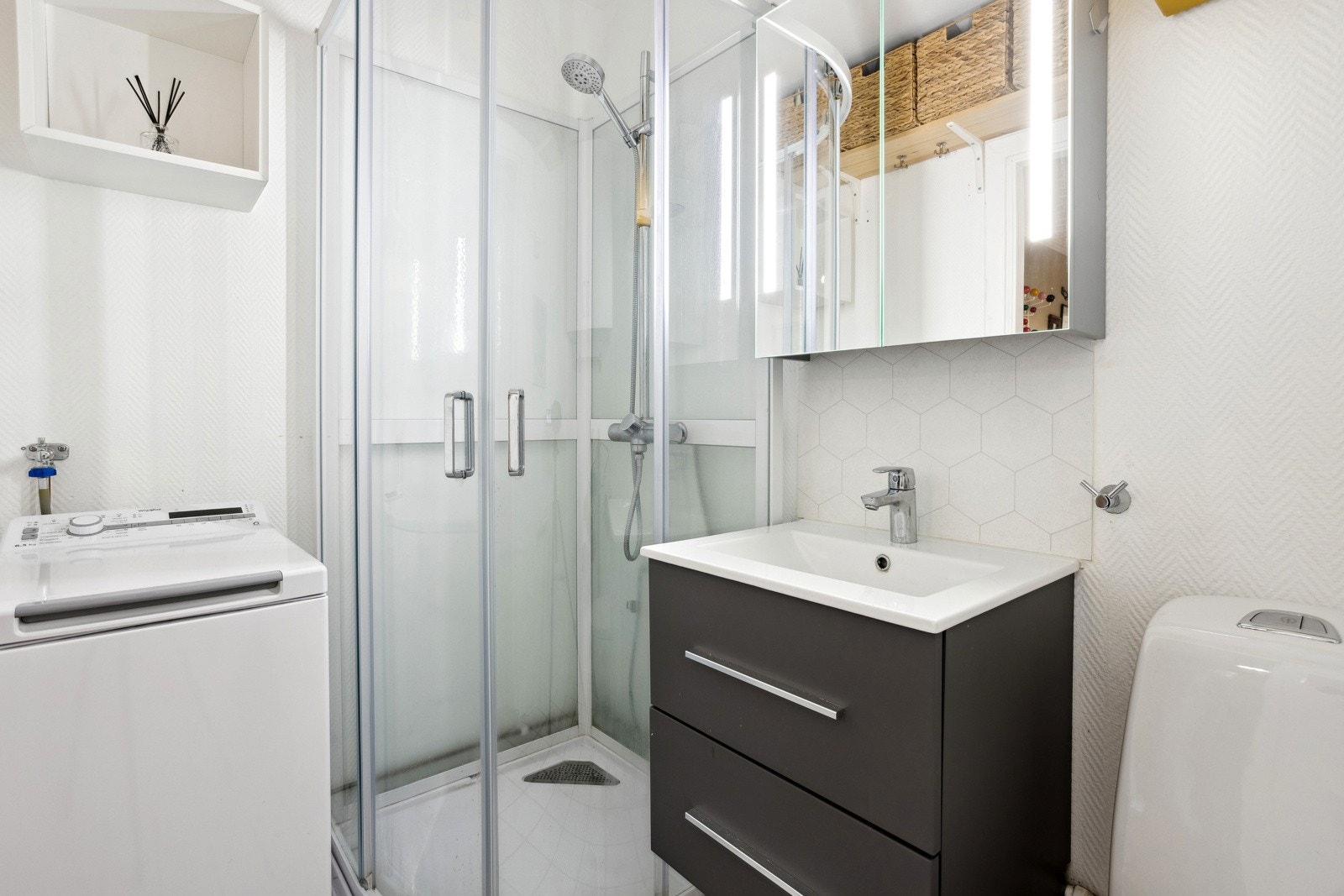 Nytt inventar på badet i 2022. Arbeid utført av Comfort Bryn AS. Galleribilde