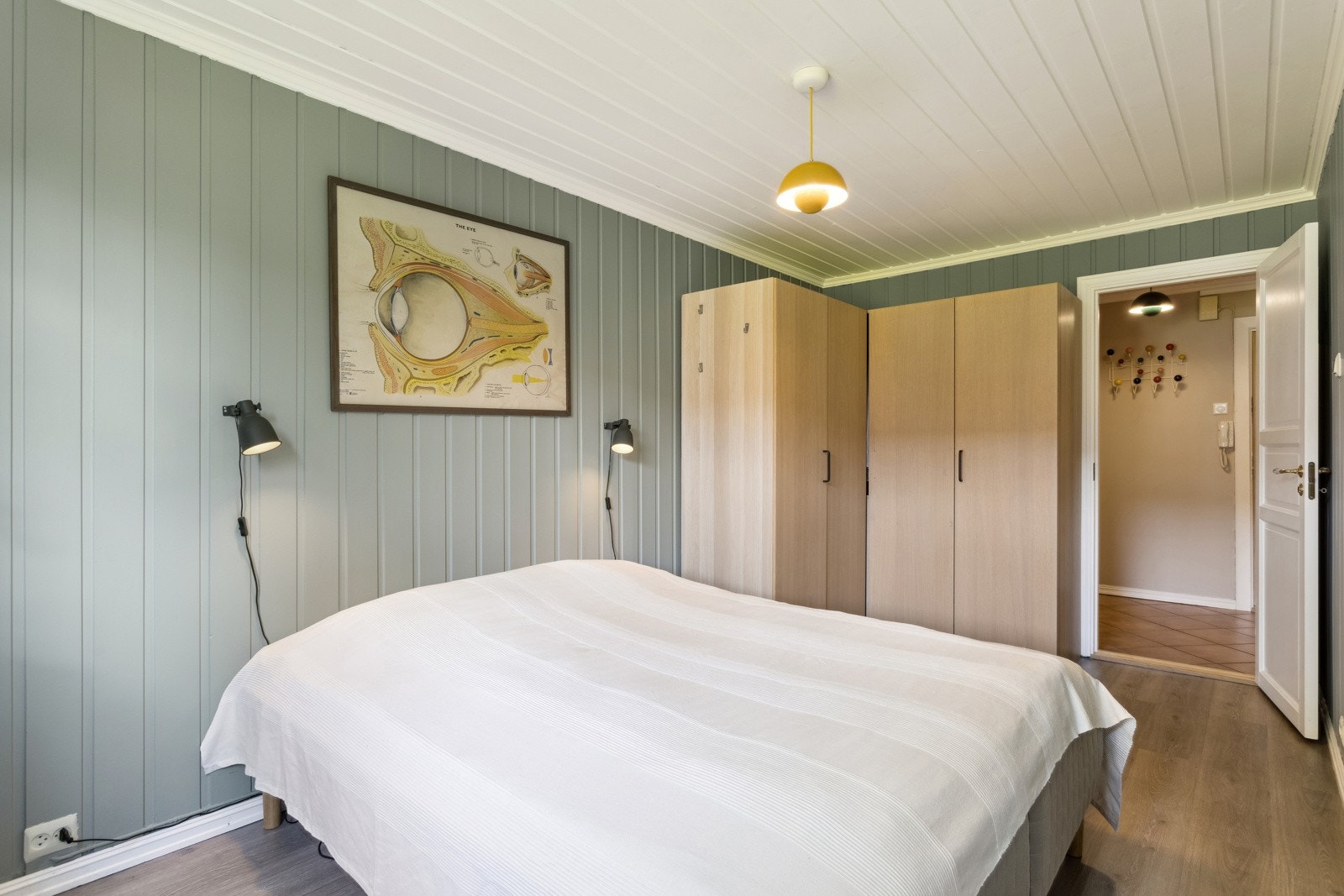 Godt med garderobeskap som følger leiligheten. Galleribilde