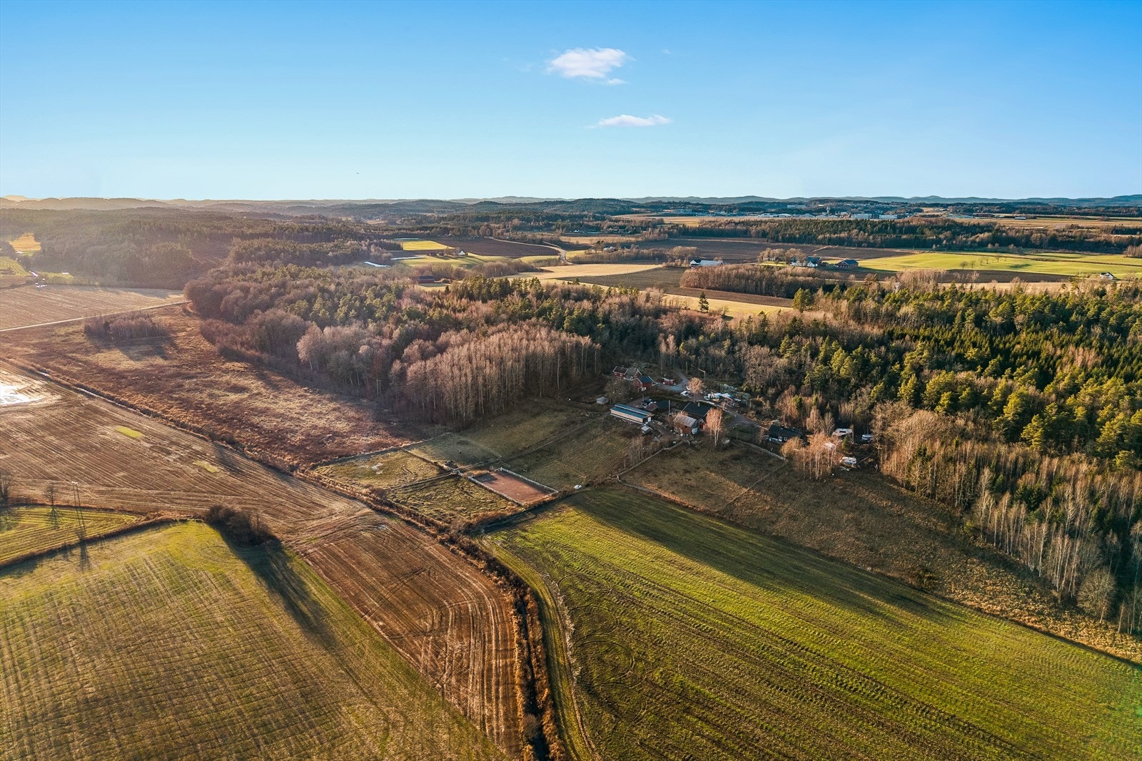 Her bor du usjenert i en blindvei, perfekt for barnefamilier som ønsker trygghet og ro rundt seg. Galleribilde