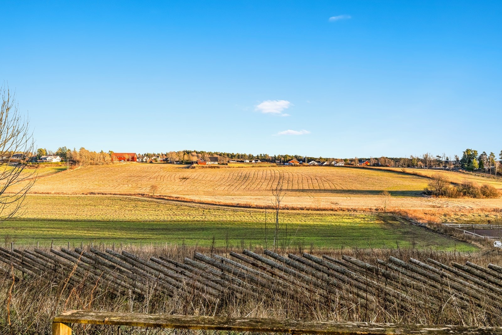 Idyllisk beliggenhet i naturskjønne omgivelser - kort vei til både by og natur. Galleribilde