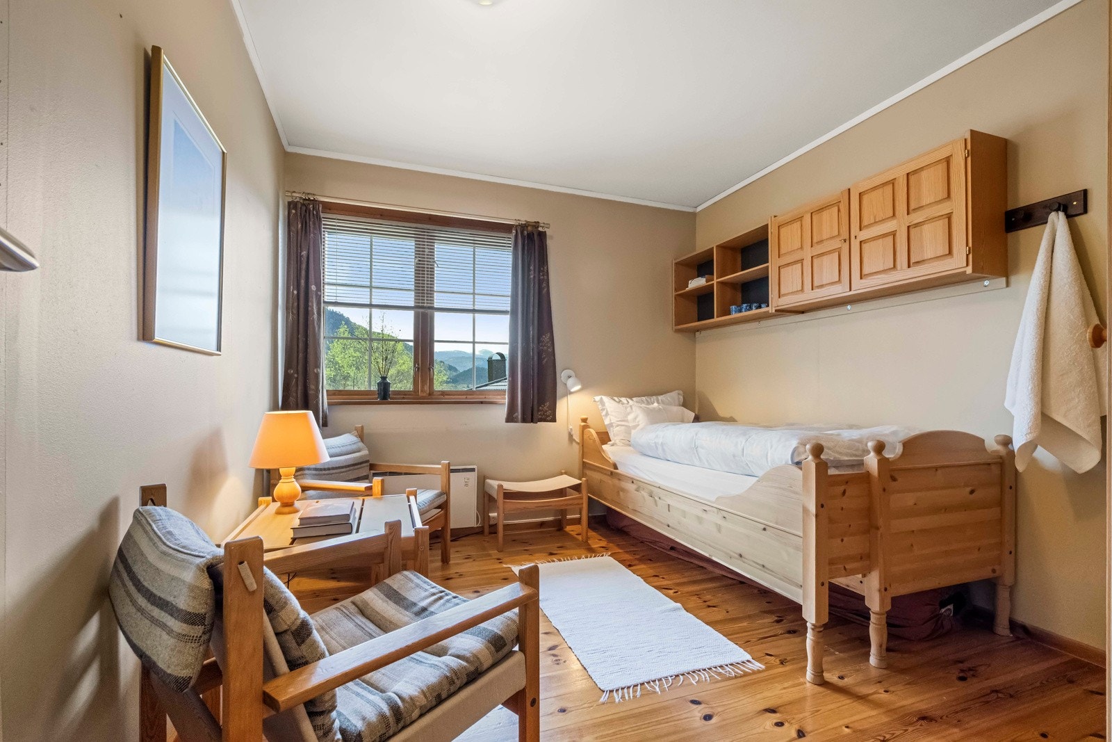 Soverom 2 av 2 i underetasjen Galleribilde