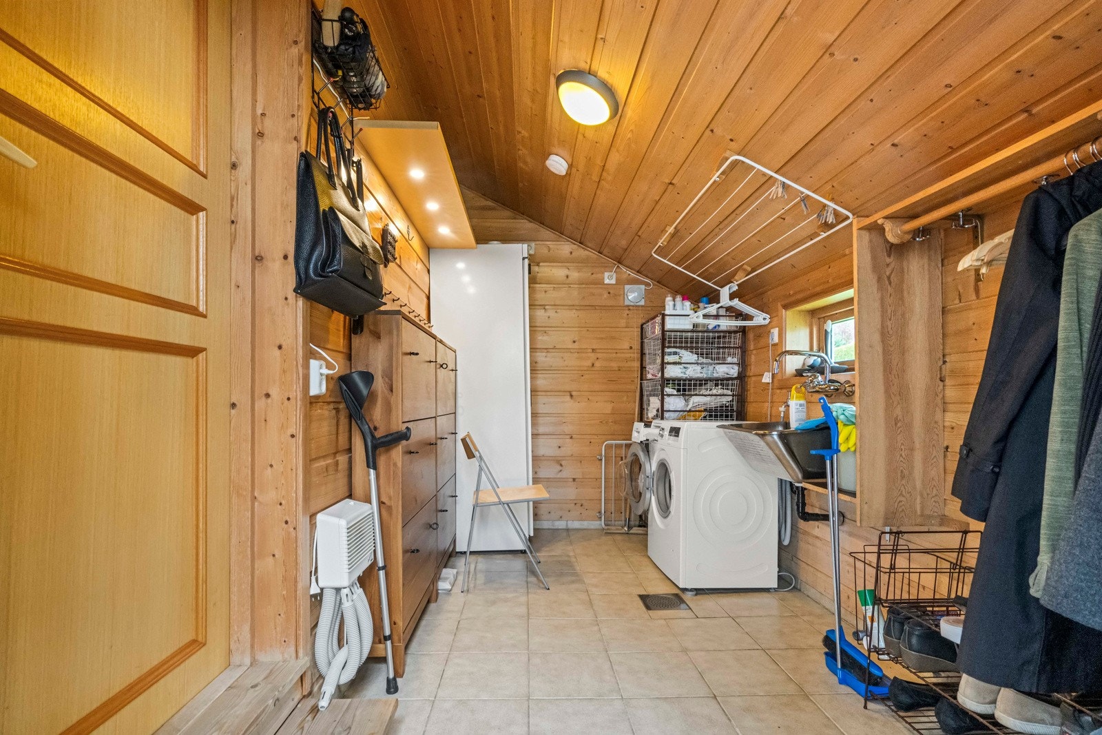 Vaskerom / bi-inngang på hovedplanet Galleribilde