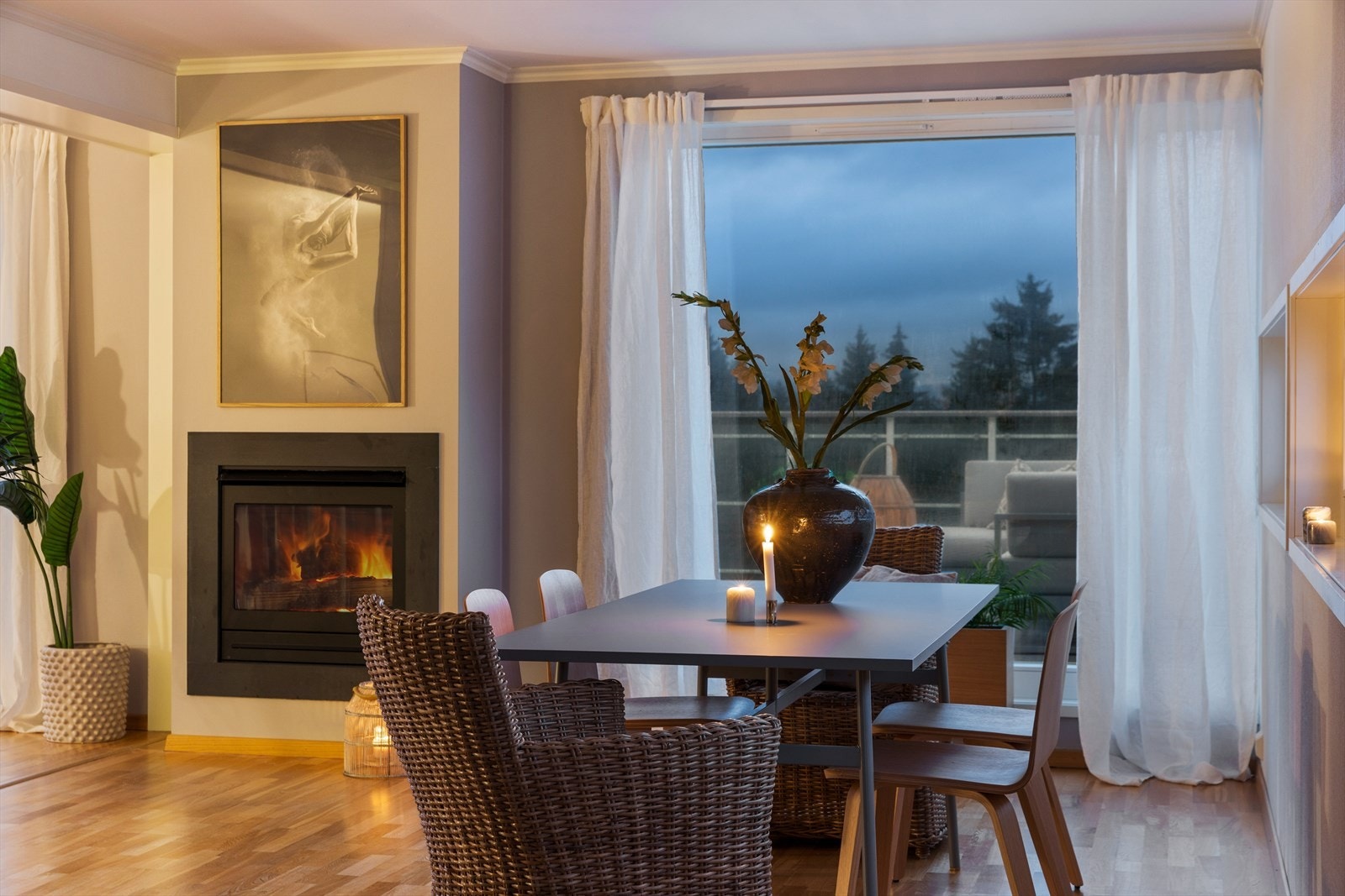 Dette er en lys og romslig 3-roms andelsleilighet beliggende i 4. etasje, i bygg fra 2008. Opprinnelig var leiligheten tegnet med 3 soverom. Galleribilde