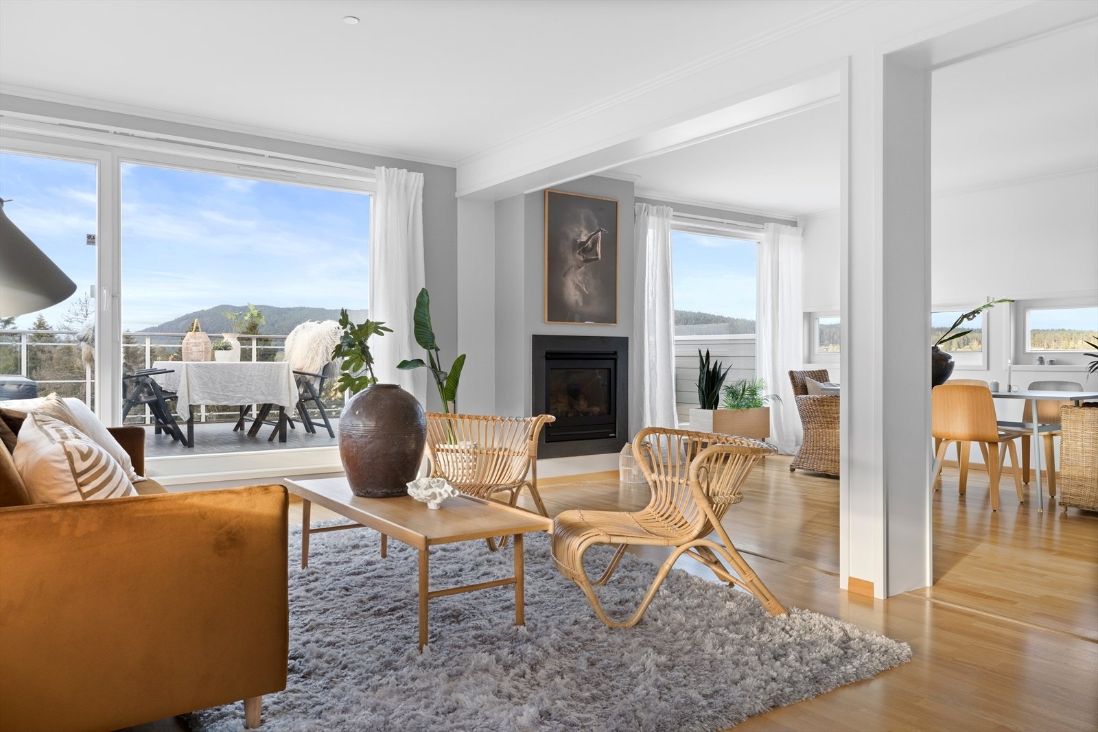 Her er det innlagt gasspeis som en alternativ oppvarming, i tillegg til elektrisk oppvarming. Galleribilde