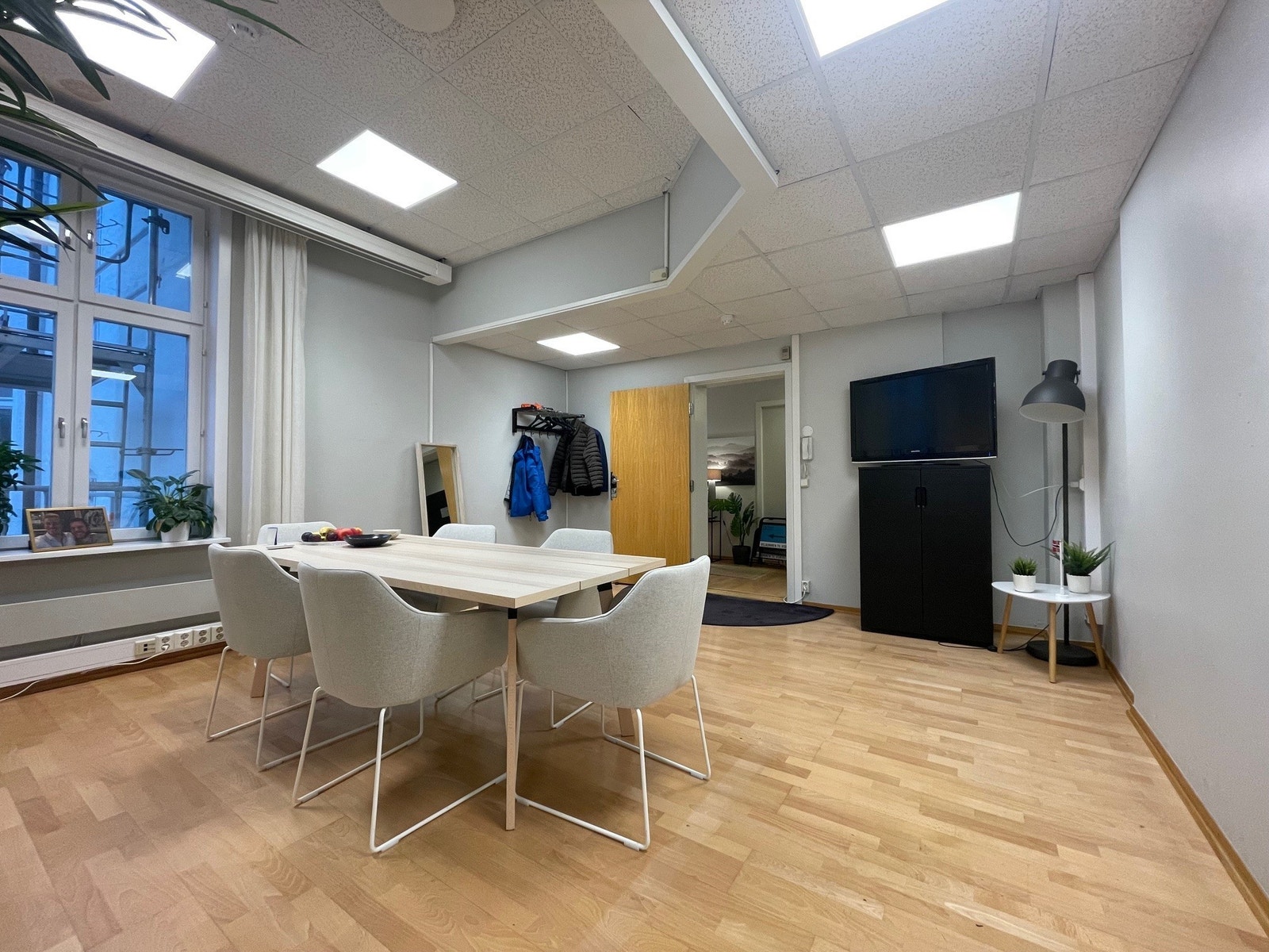 Lokalet har en åpen og fin planløsning Galleribilde