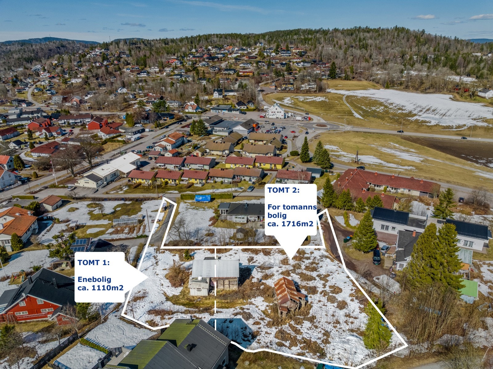 Meget sentralt med gangavstand til skole, barnehage og butikk. 5. minutter til påkjøring E-18. Galleribilde