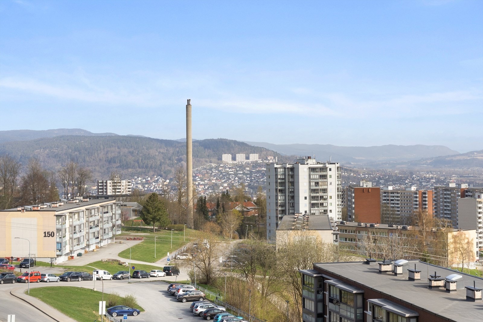 Leiligheten er beliggende høyt og fritt Galleribilde
